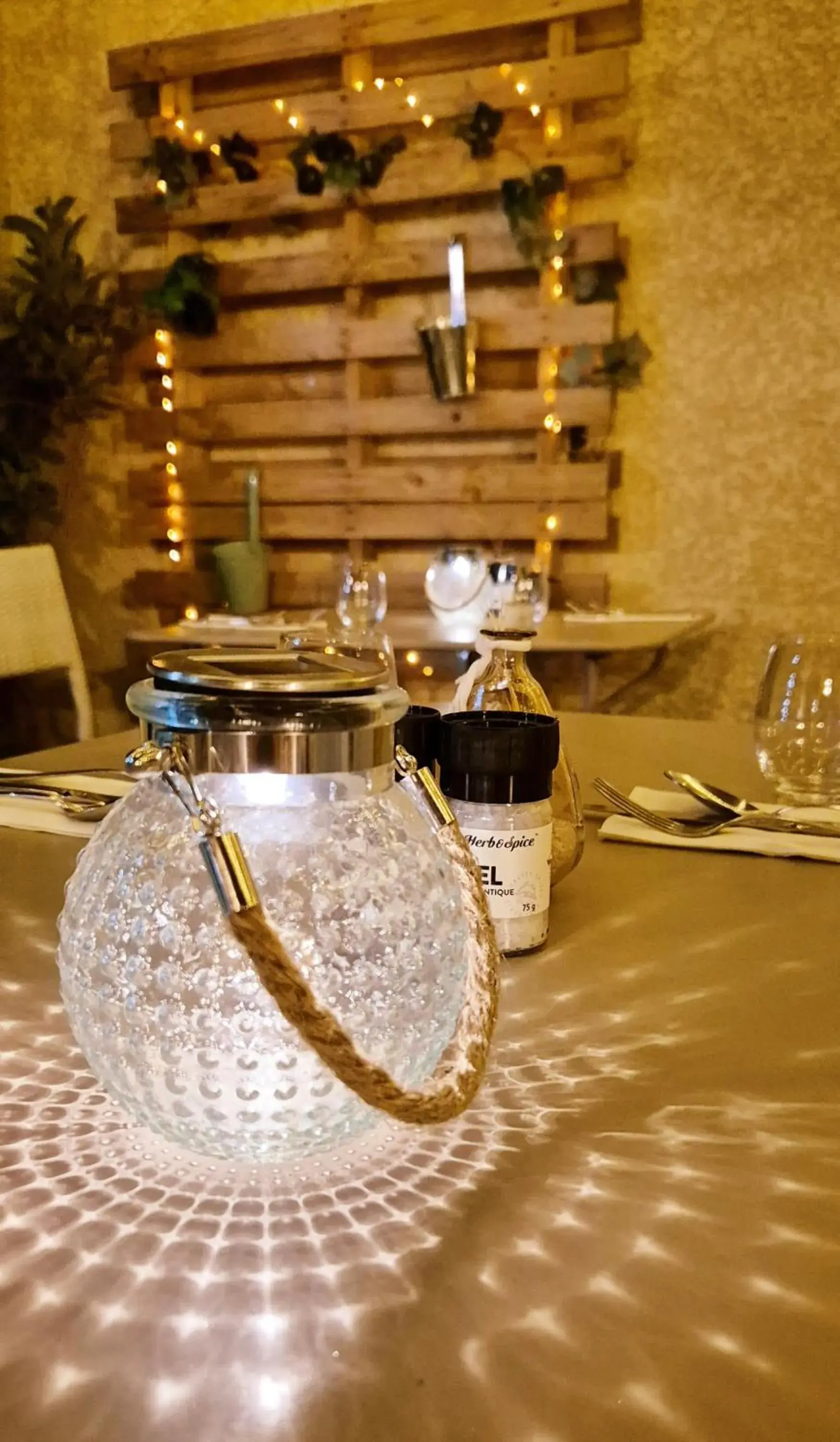 Restaurant/places to eat in Logis Hôtel Le Mistral - Restaurant - Montélimar Sud Restaurant/places to eat in Logis Hôtel Le Mistral - Restaurant - Montélimar Sud