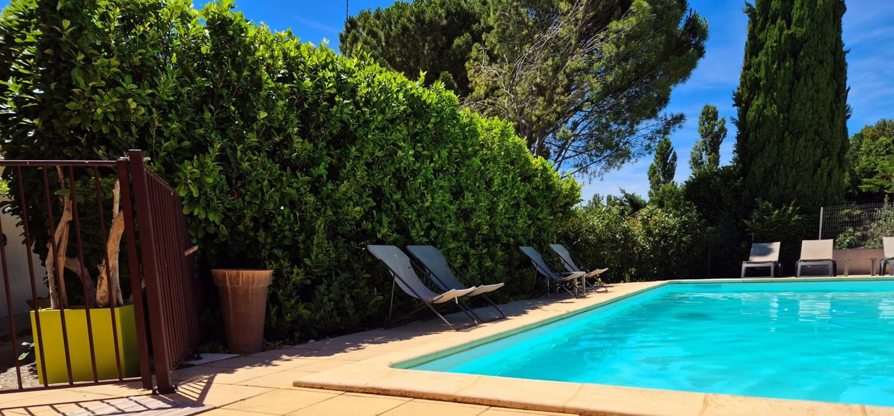 Day in Logis Hôtel Le Mistral - Restaurant - Montélimar Sud