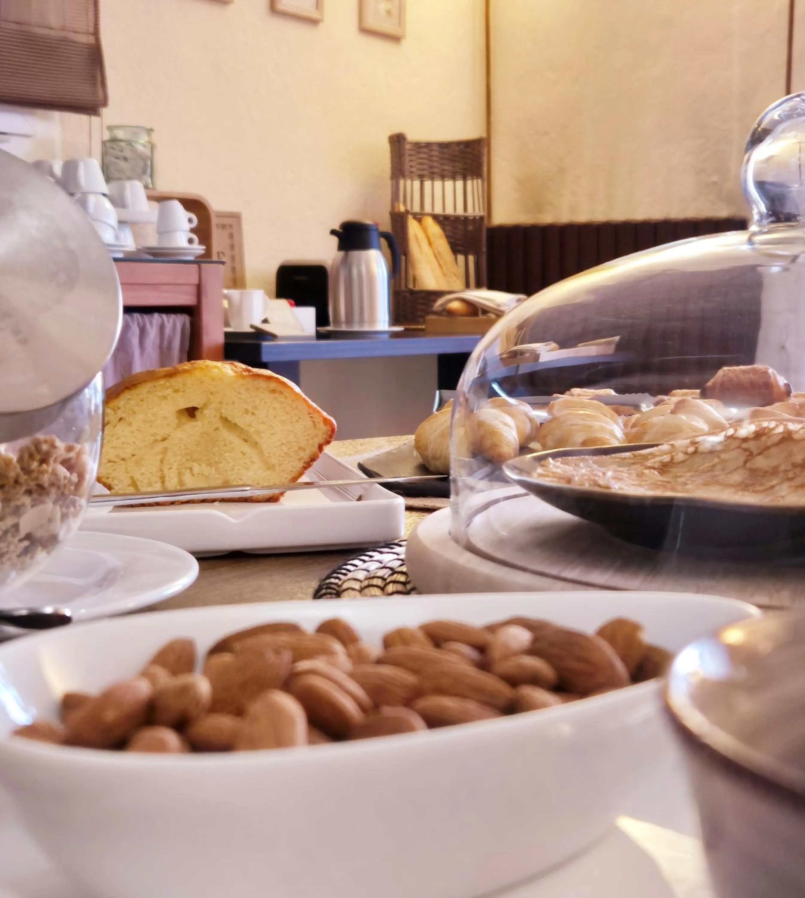 Buffet breakfast in Logis Hôtel Le Mistral - Restaurant - Montélimar Sud