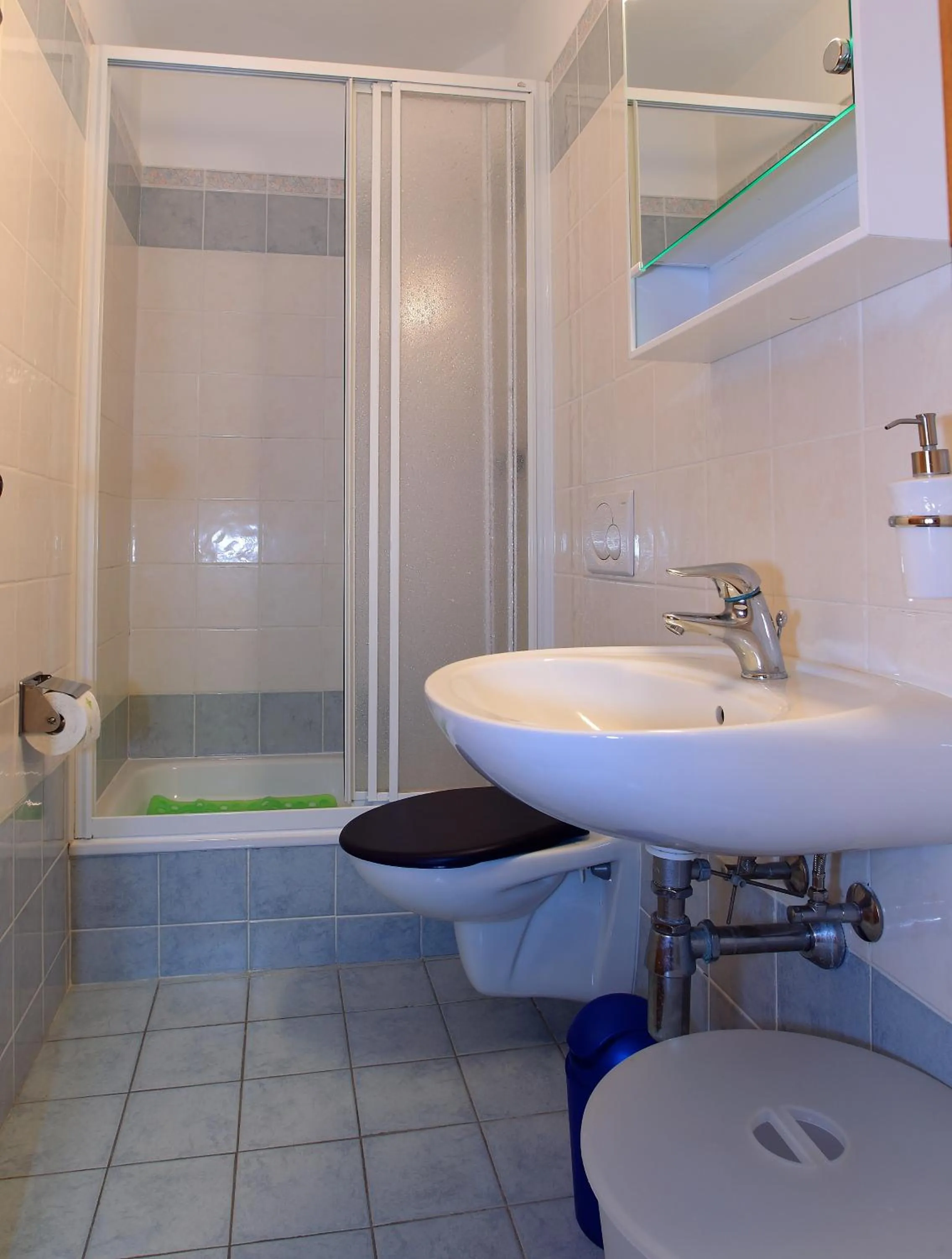 Bathroom in Annie's Bed & Breakfast