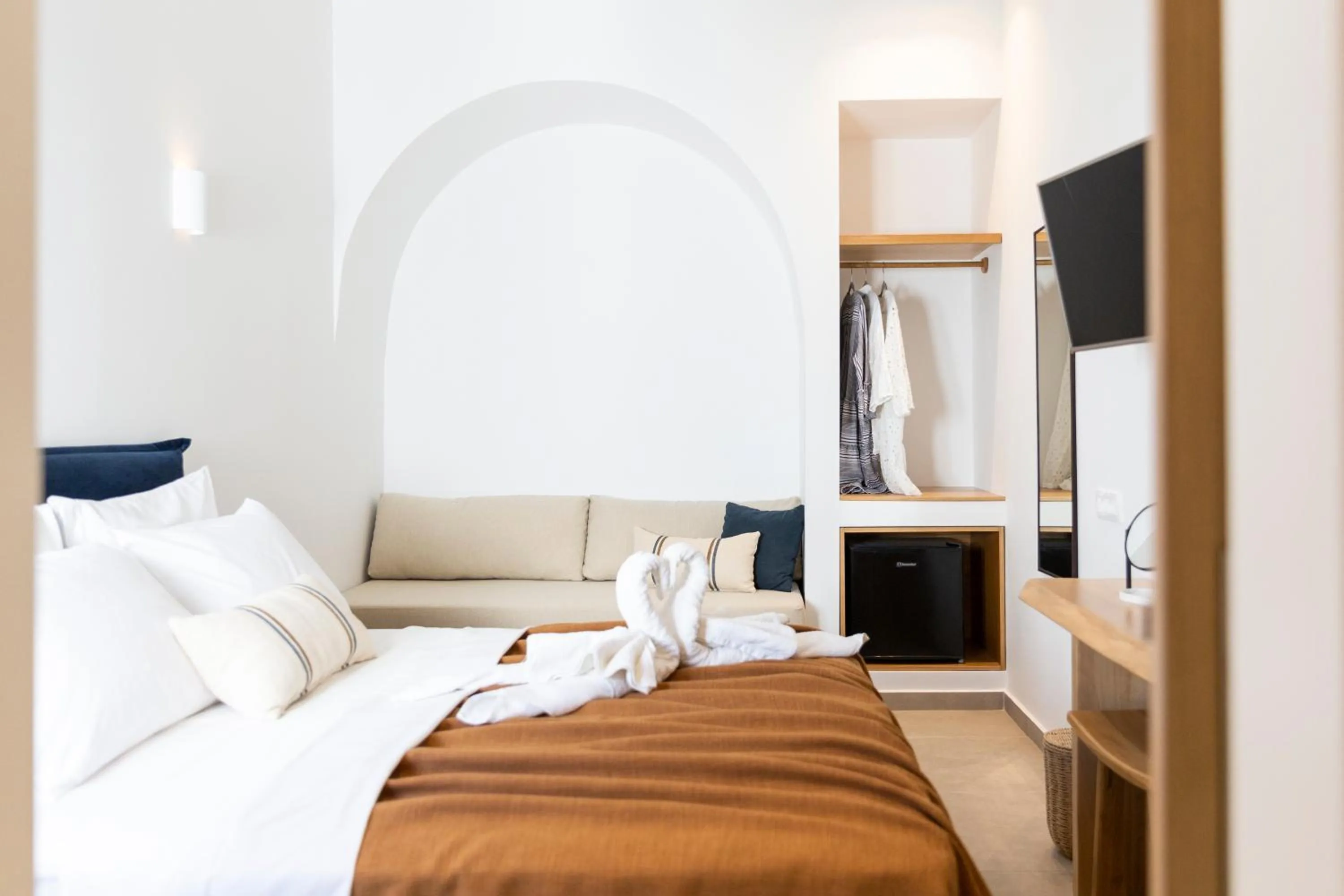 TV and multimedia, Bed in Asimina Hotel