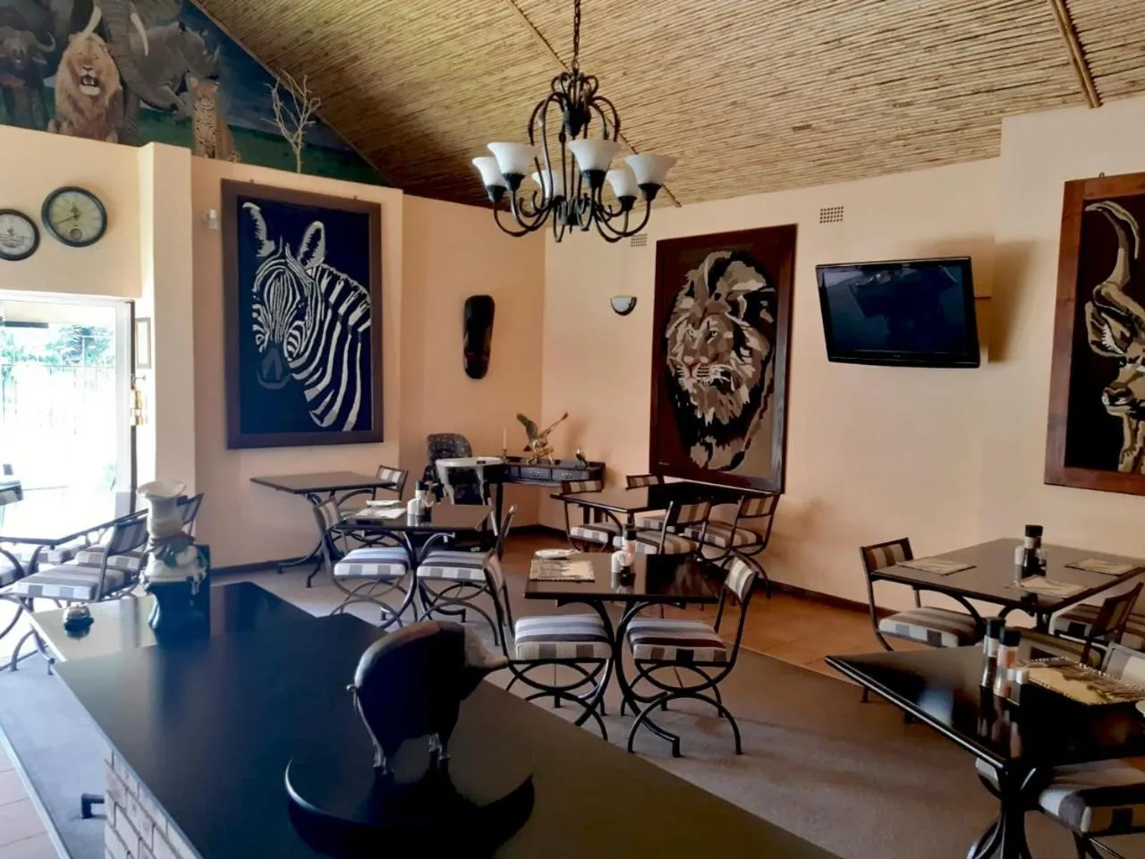 Restaurant/places to eat in Ipe Tombe Guest Lodge - Midrand