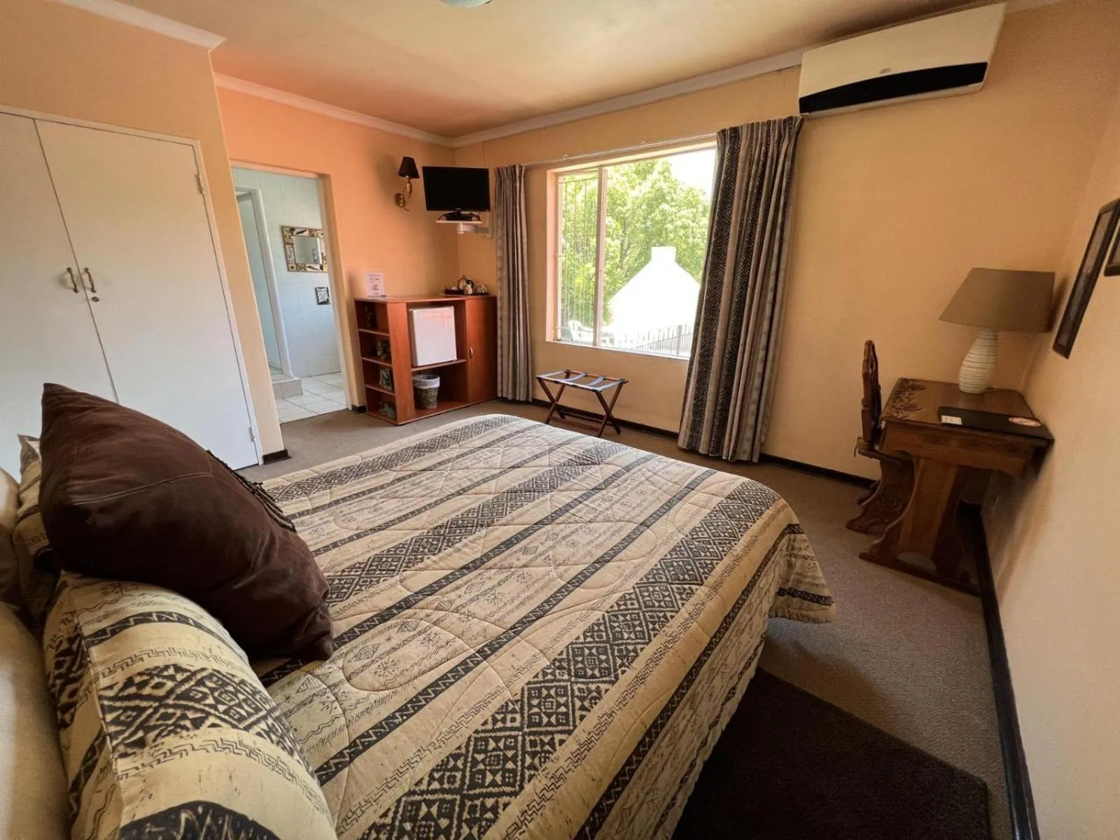 Bedroom, Bed in Ipe Tombe Guest Lodge - Midrand