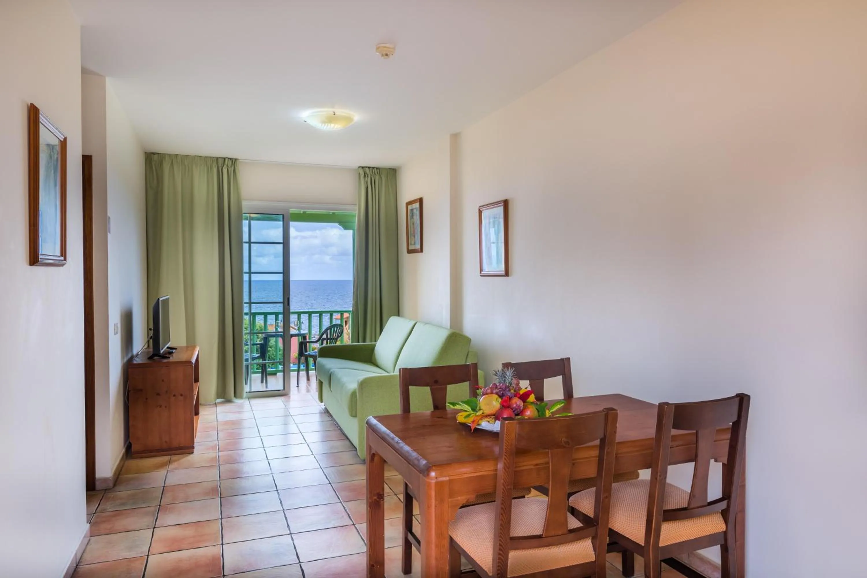 Photo of the whole room in Apartamentos La Caleta