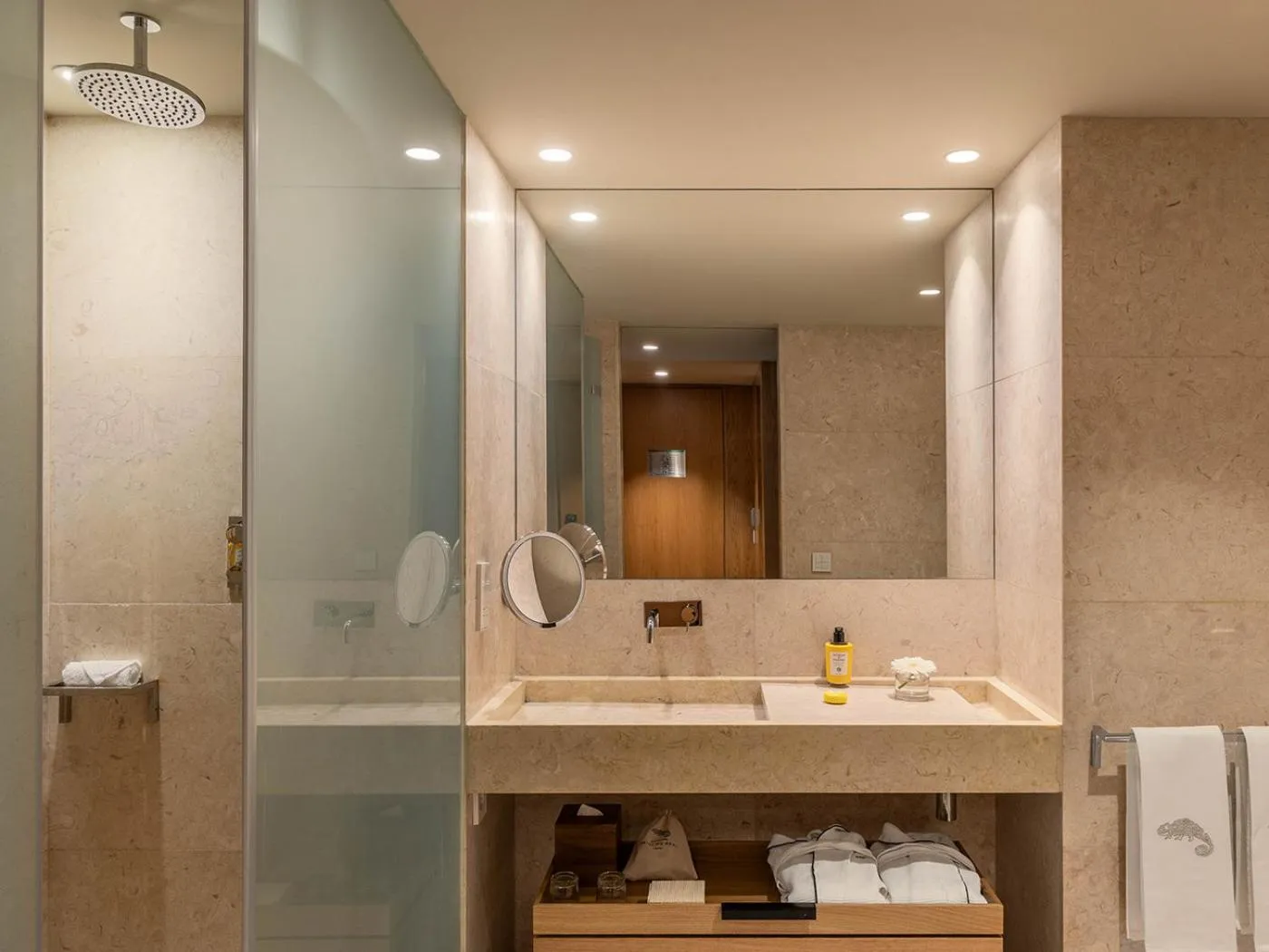 Bathroom in Memmo Príncipe Real, a Member of Design Hotels