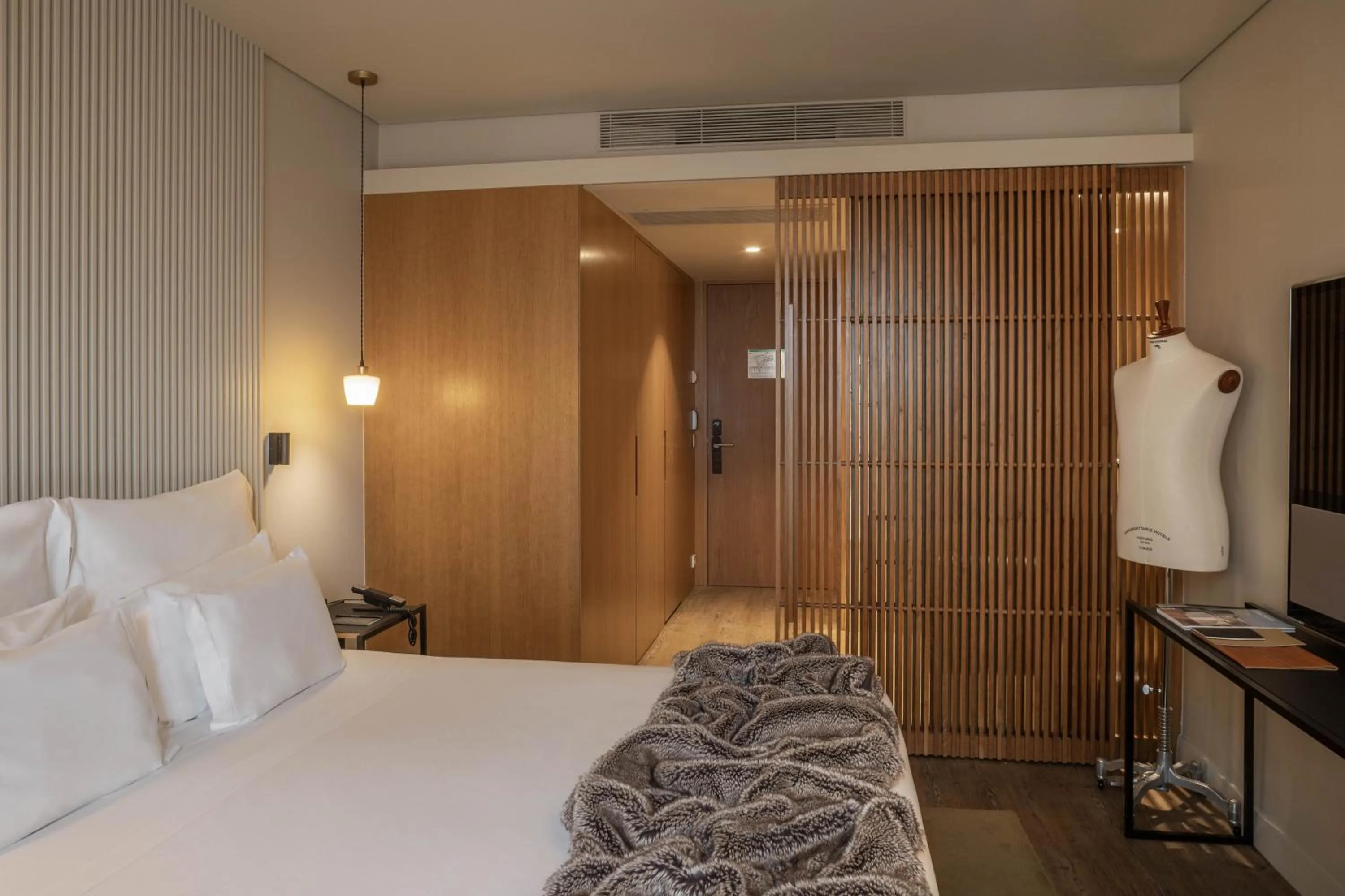 Bed in Memmo Príncipe Real, a Member of Design Hotels