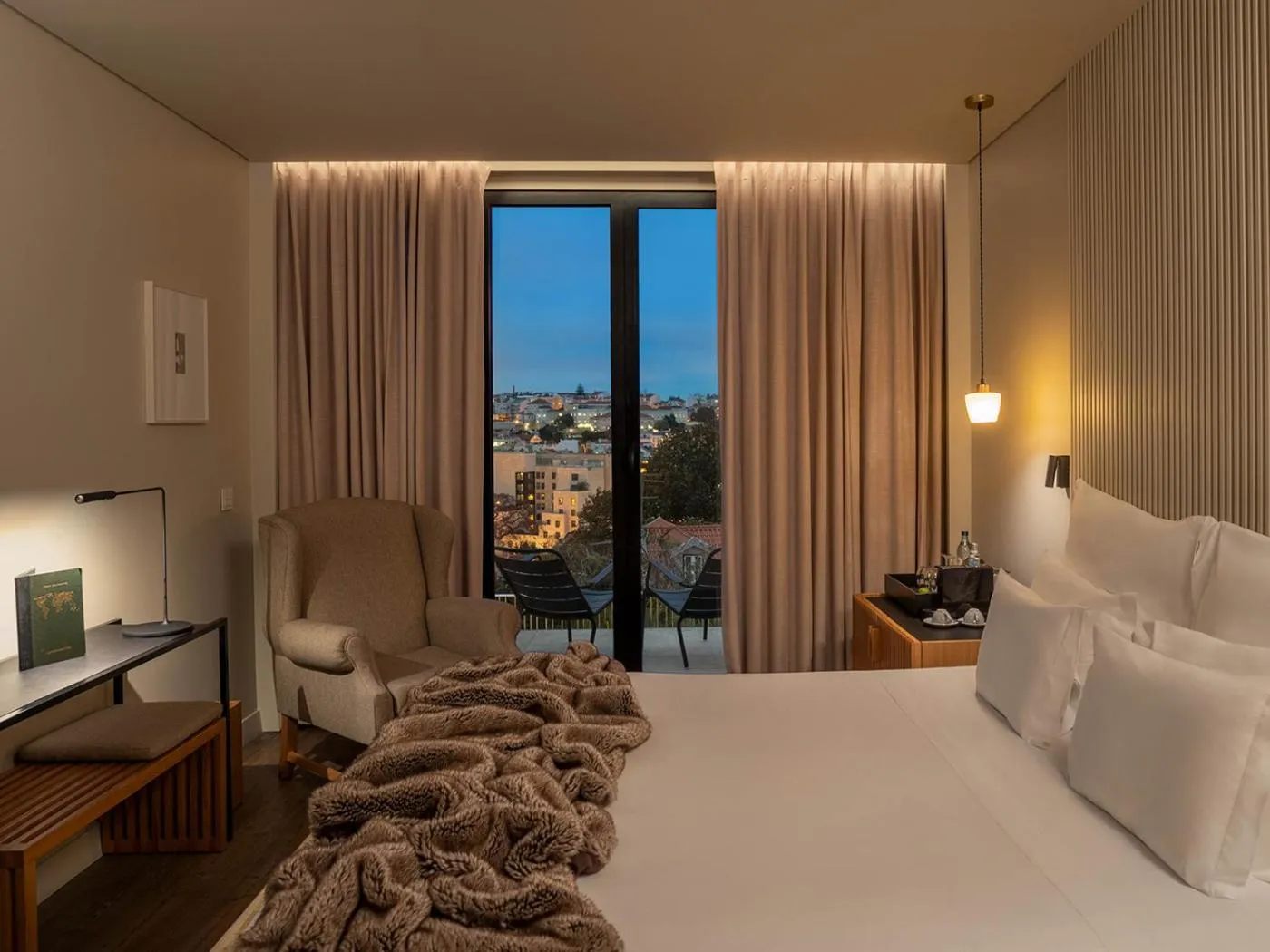View (from property/room), Bed in Memmo Príncipe Real, a Member of Design Hotels