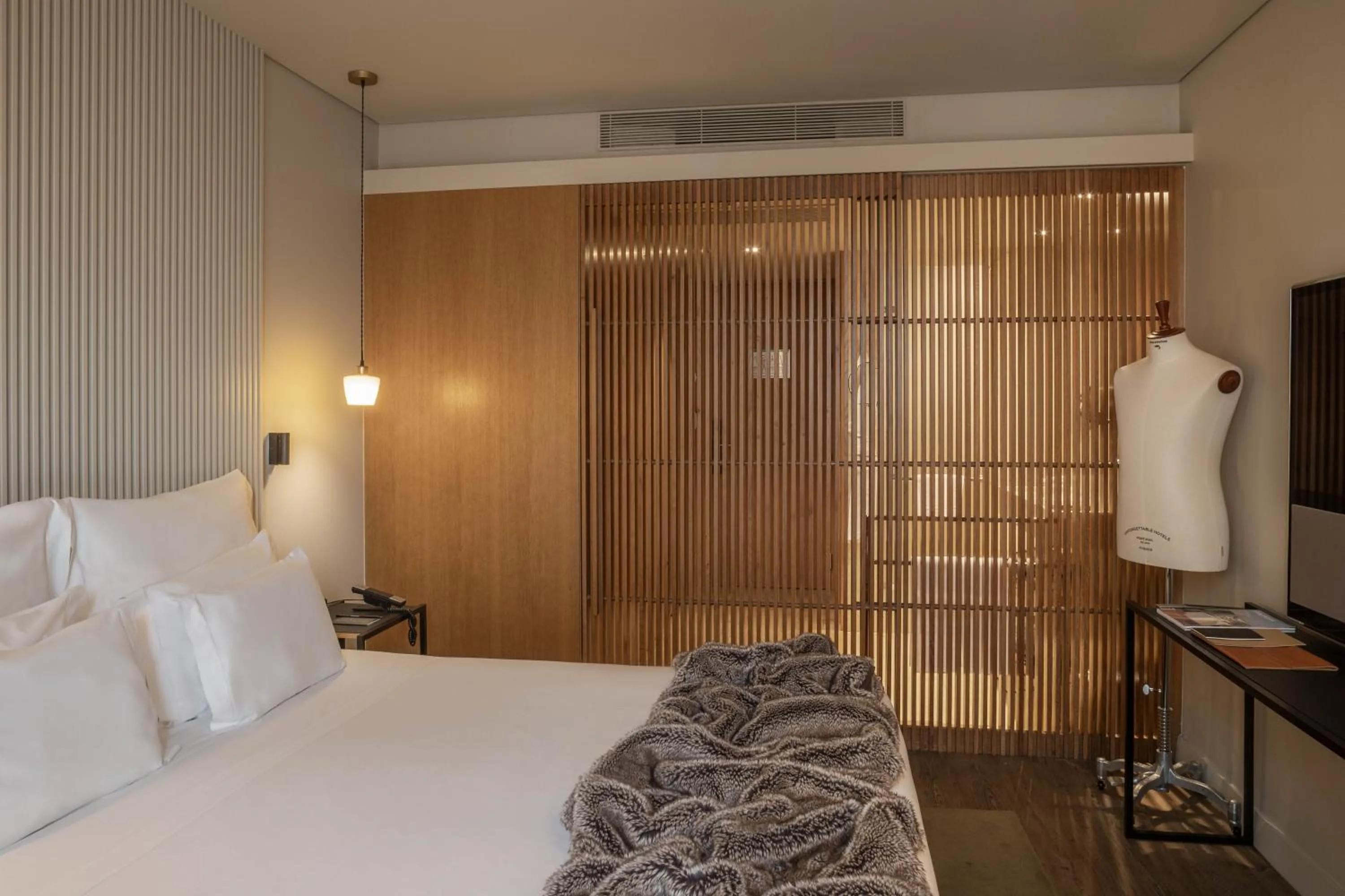 Bed in Memmo Príncipe Real, a Member of Design Hotels