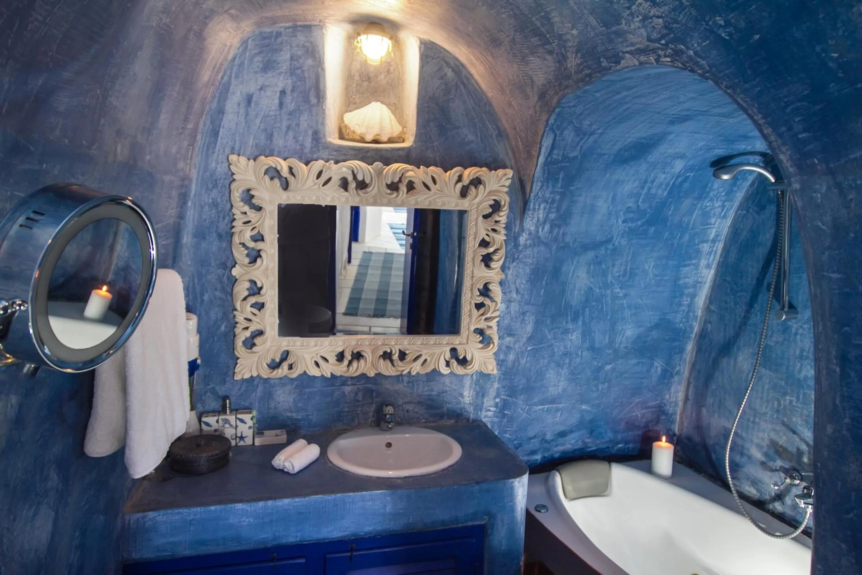 Hot Tub in Ifestio Villas Oia