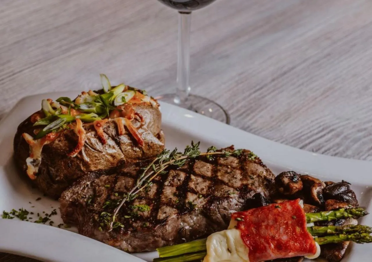 Restaurant/places to eat in Inn on Prince Hotel and Conference Centre Truro