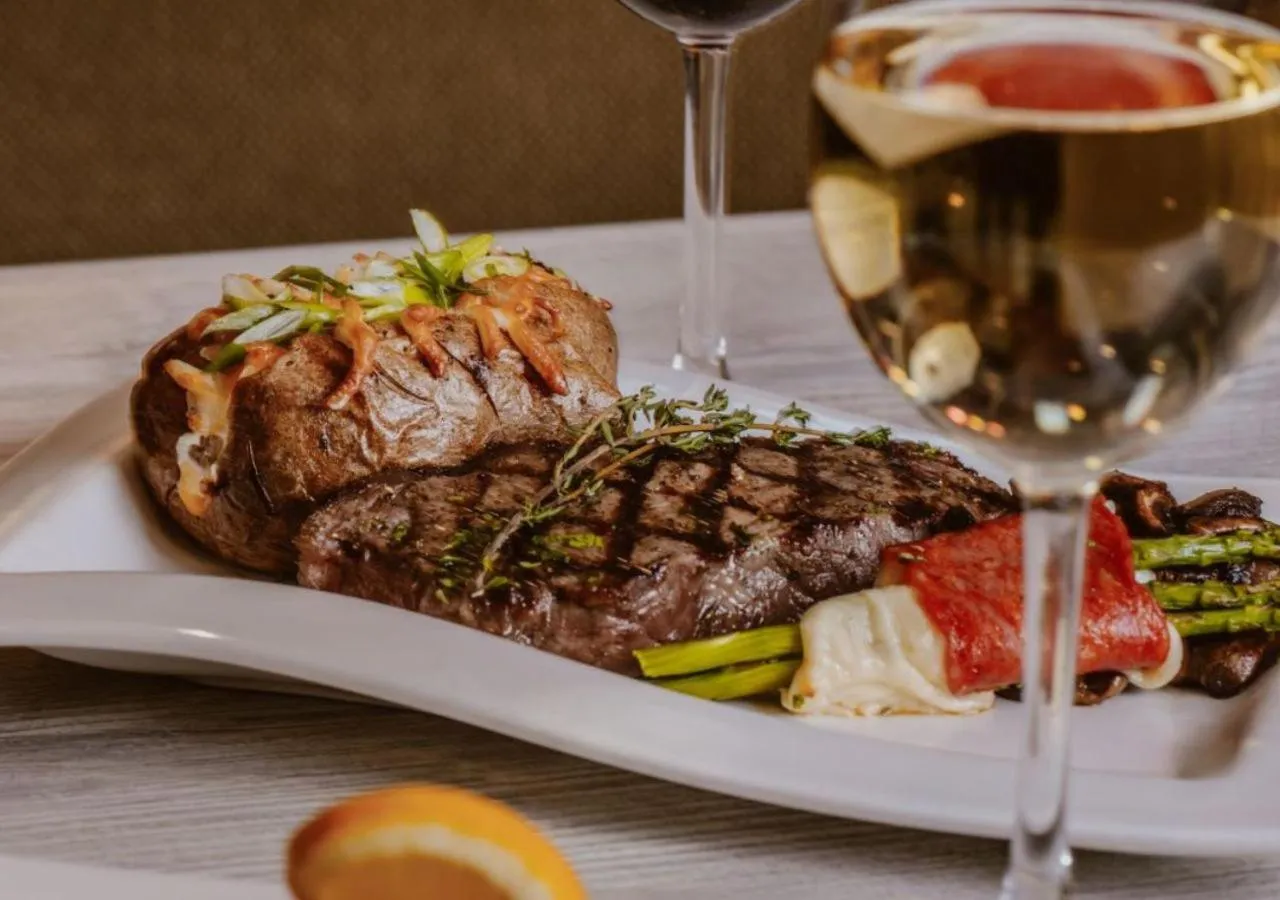 Restaurant/places to eat in Inn on Prince Hotel and Conference Centre Truro