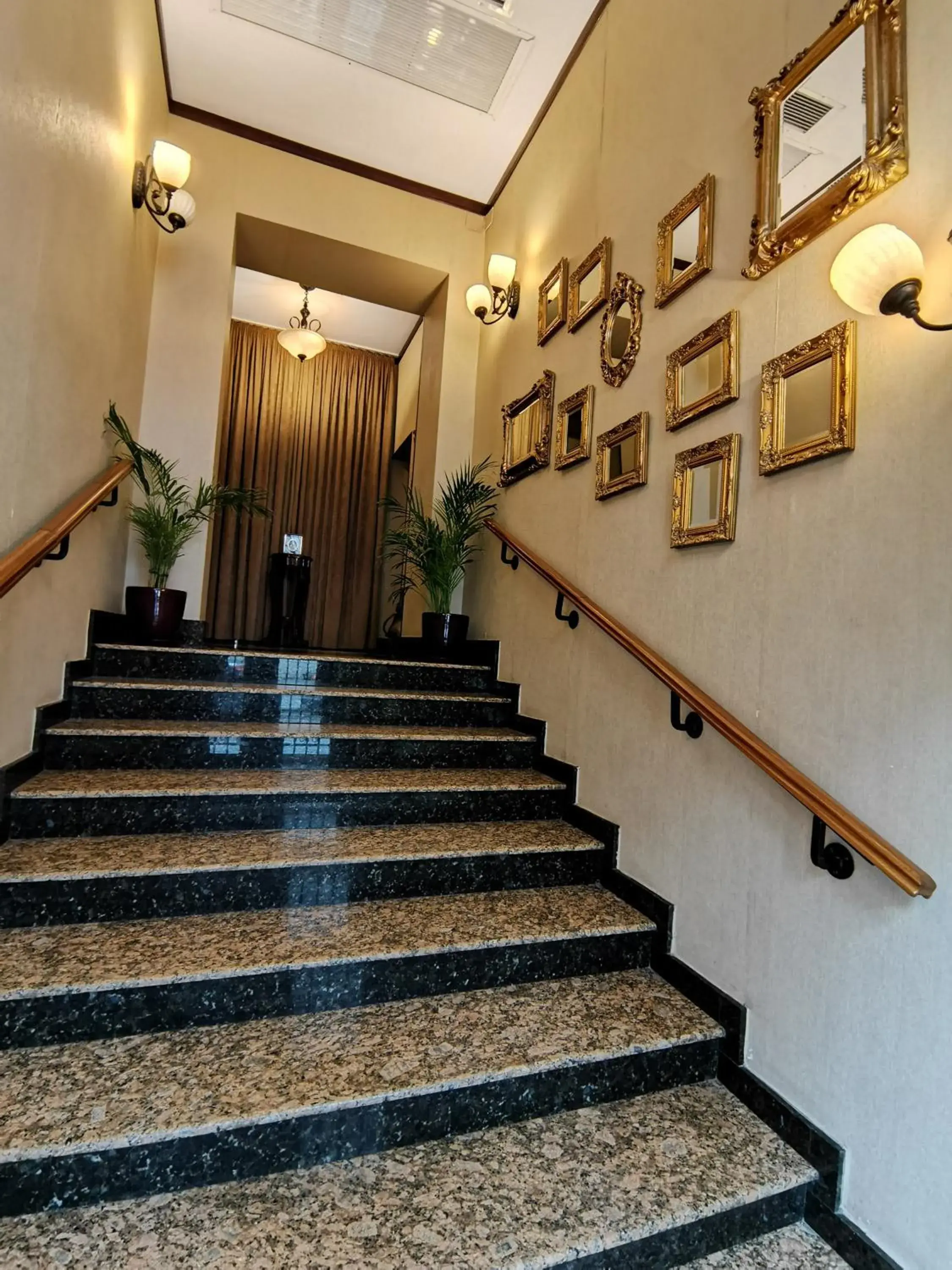 Facade/entrance in Hotel Carol Facade/entrance in Hotel Carol