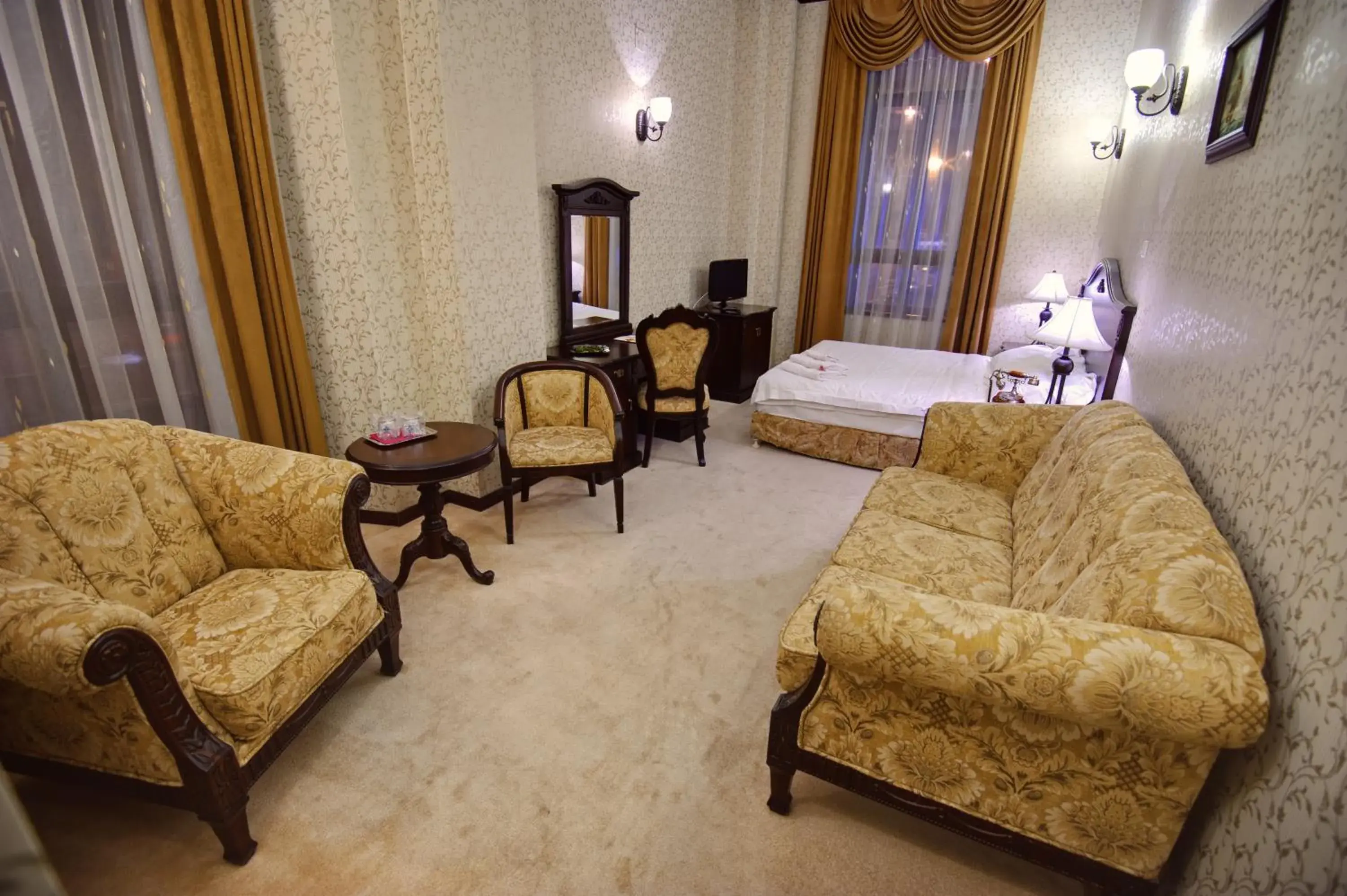 Photo of the whole room, Bed in Hotel Carol Photo of the whole room, Bed in Hotel Carol