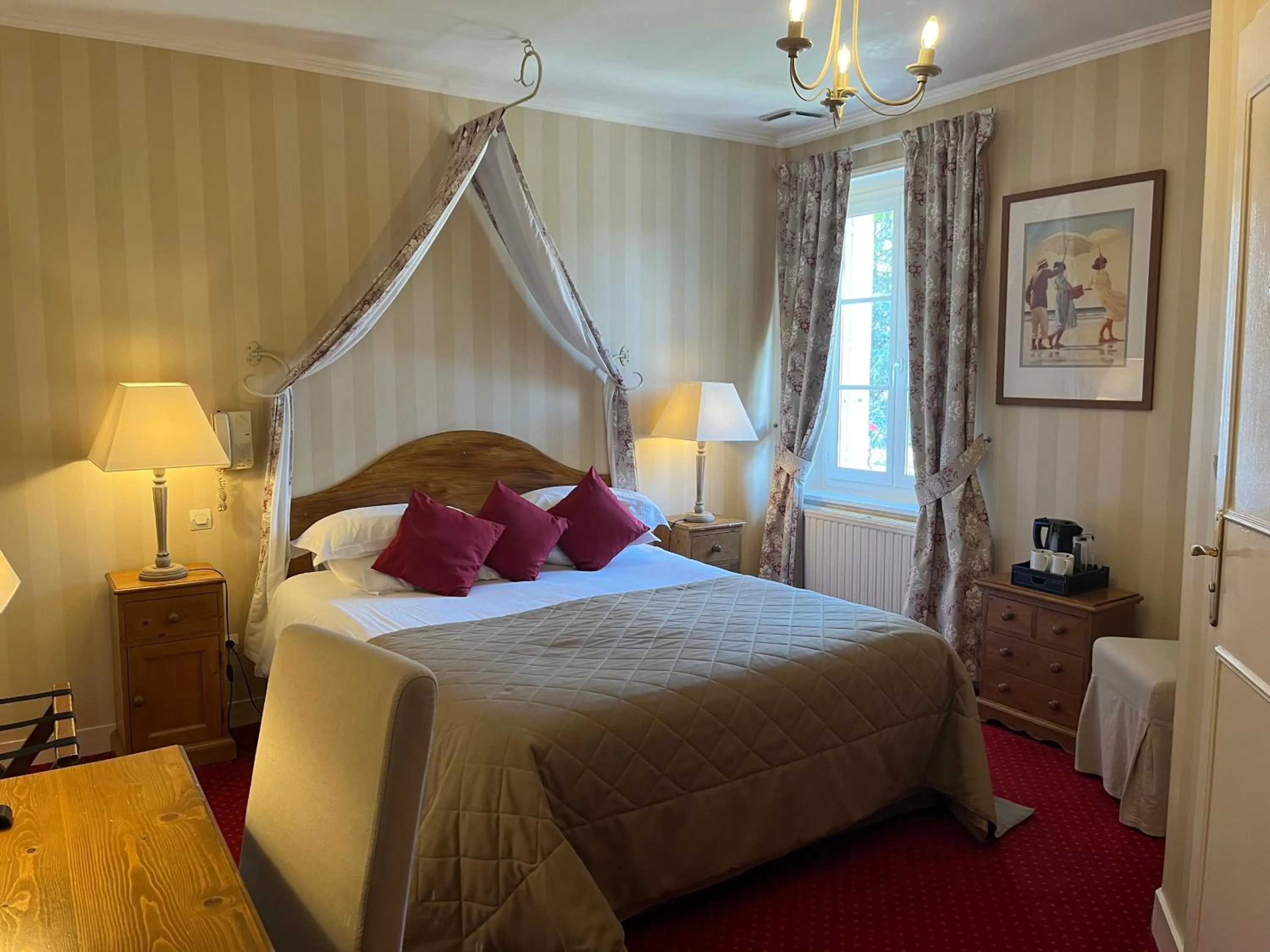 Photo of the whole room, Bed in Logis Le Fleuray