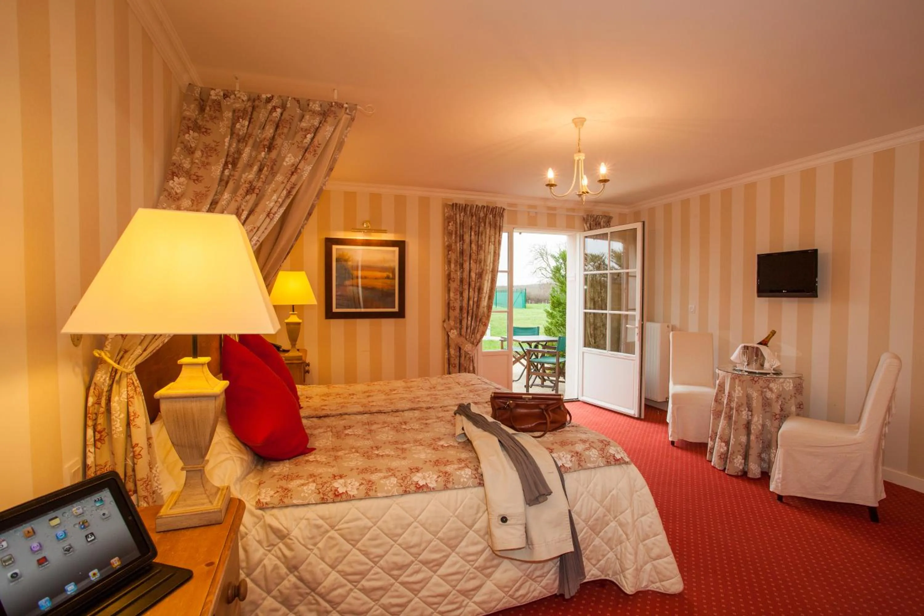 Photo of the whole room, Bed in Logis Le Fleuray