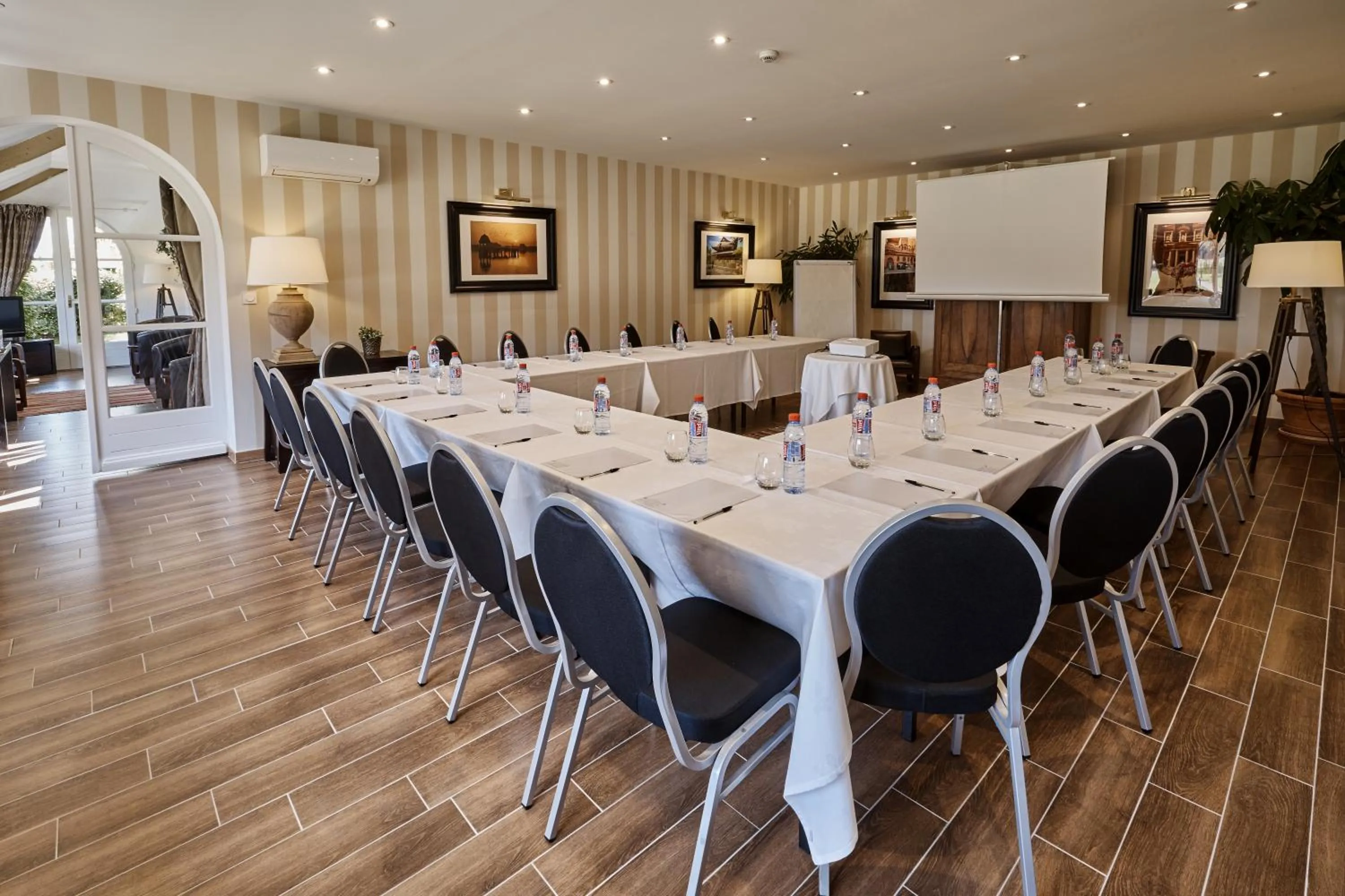 Meeting/conference room in Logis Le Fleuray