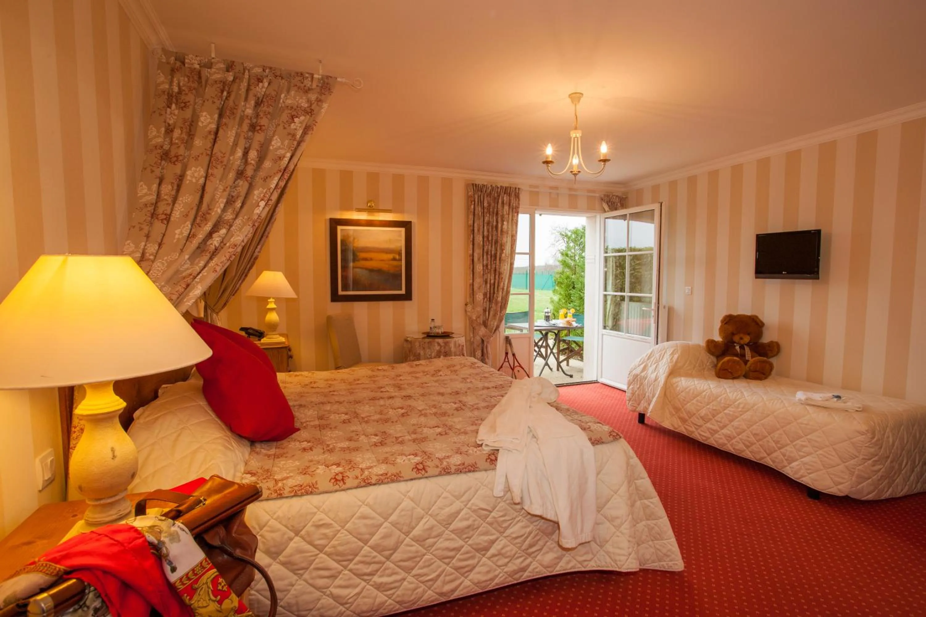 Photo of the whole room, Bed in Logis Le Fleuray