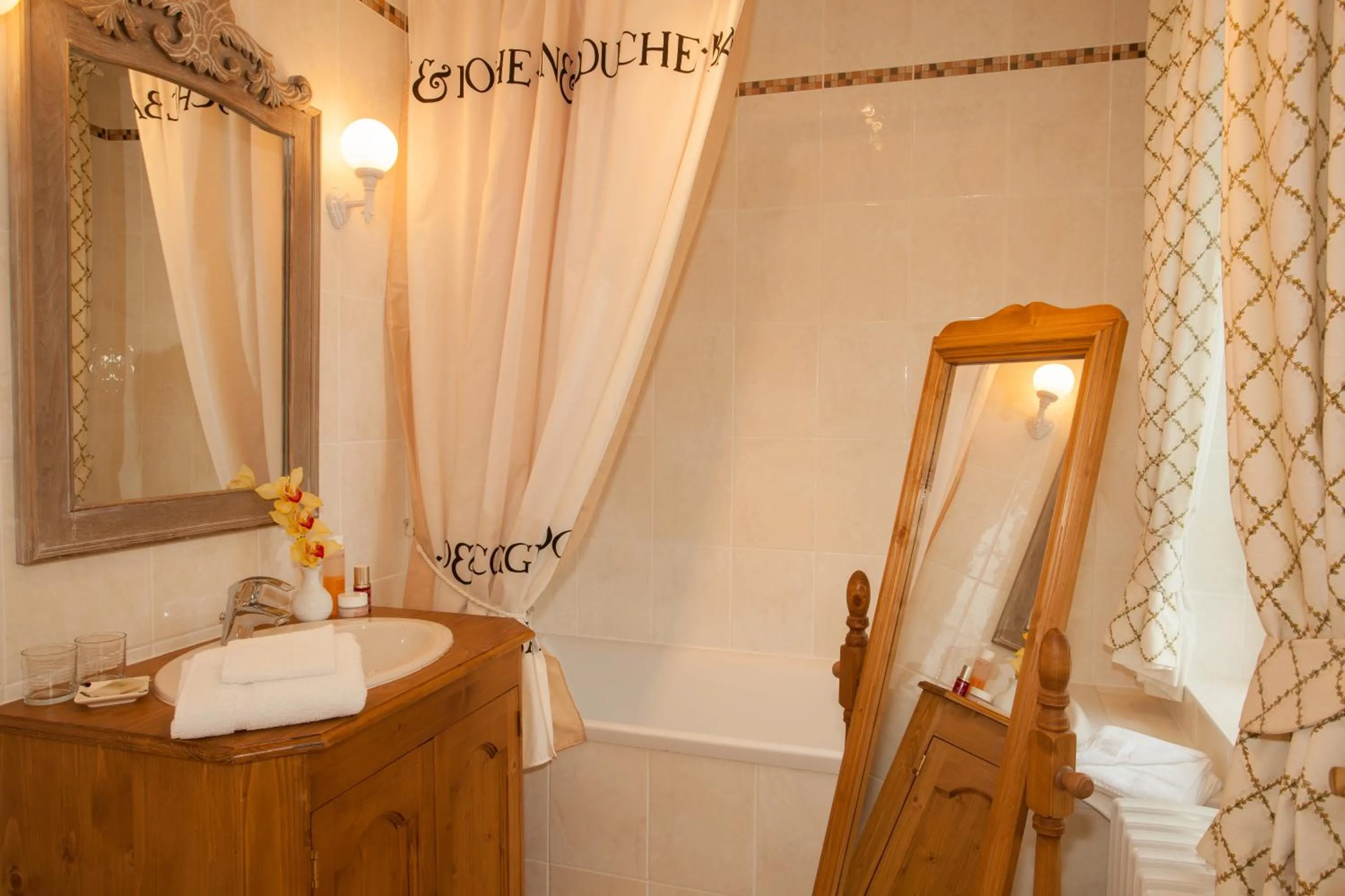 Bathroom in Logis Le Fleuray