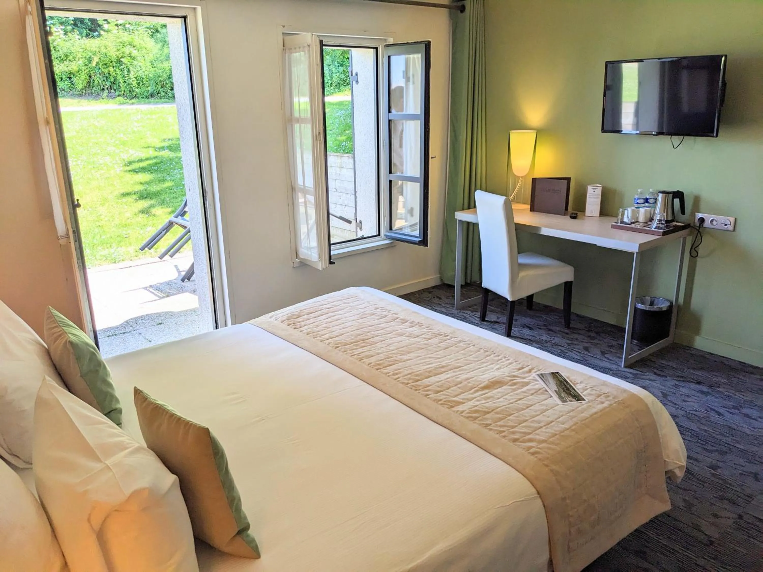 Bedroom, Bed in Le Cap Hornu