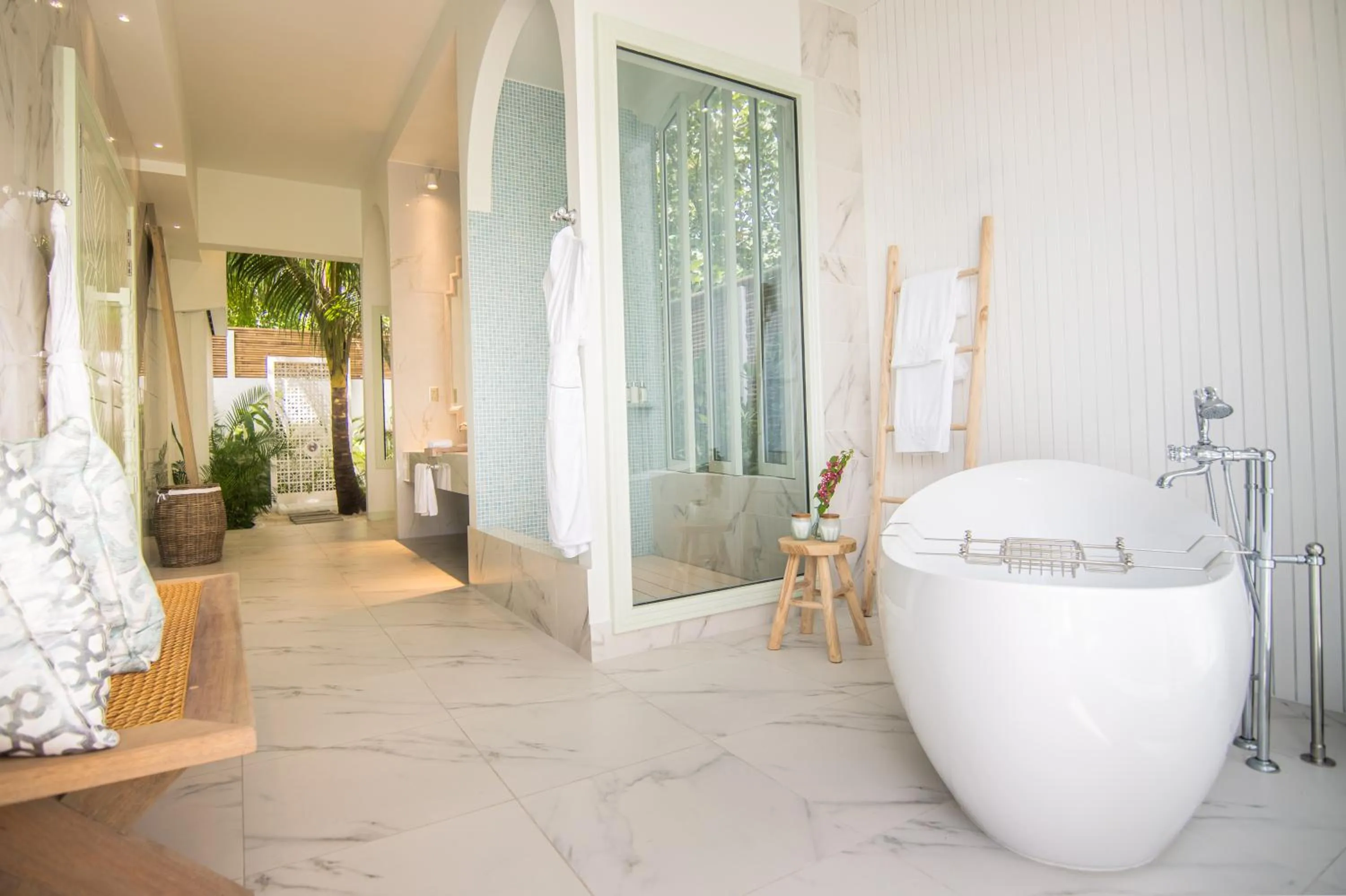 Bathroom in Malahini Kuda Bandos Resort