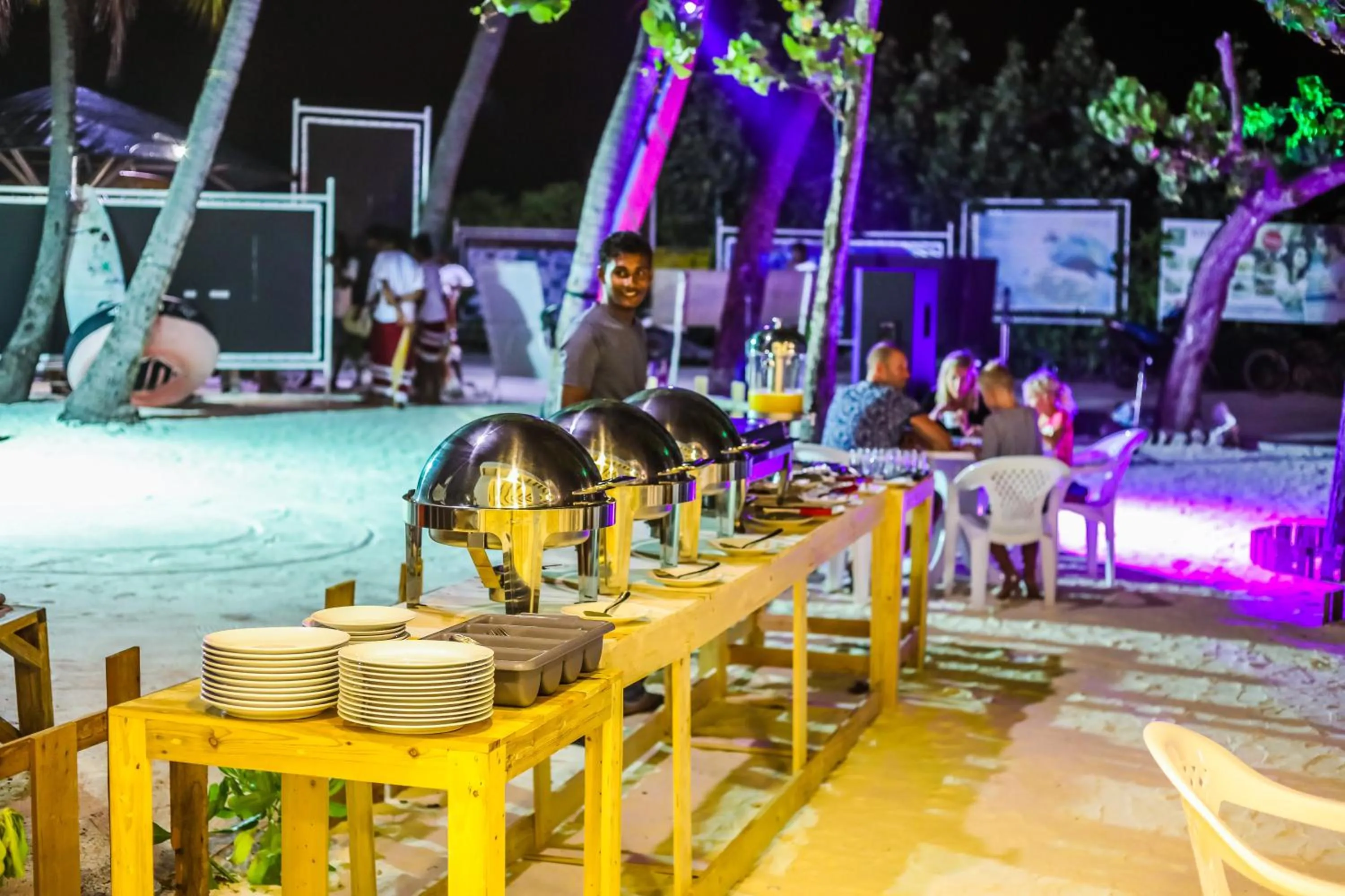 Restaurant/places to eat in Salt Beach Hotel