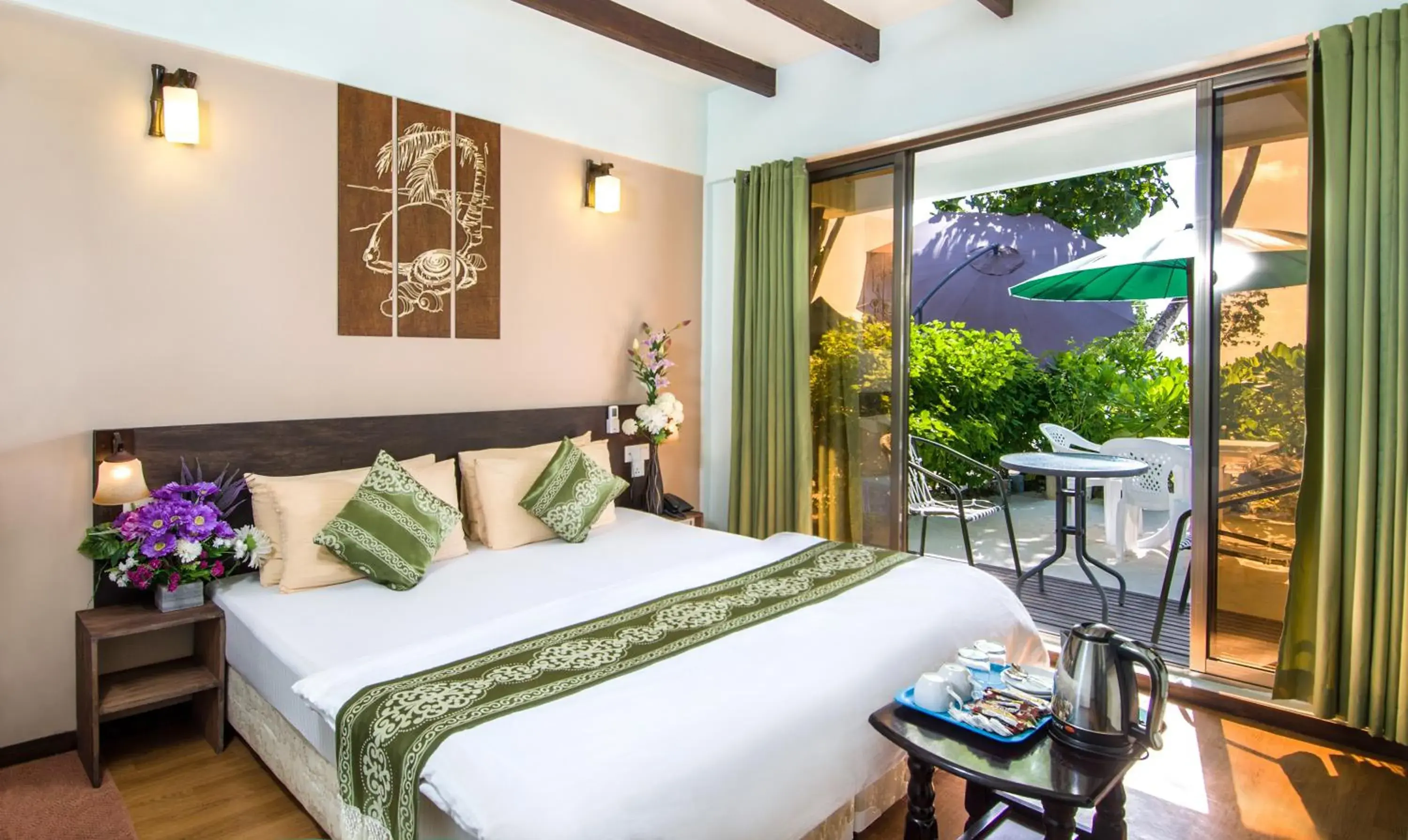 Staff, Bed in Salt Beach Hotel Staff, Bed in Salt Beach Hotel