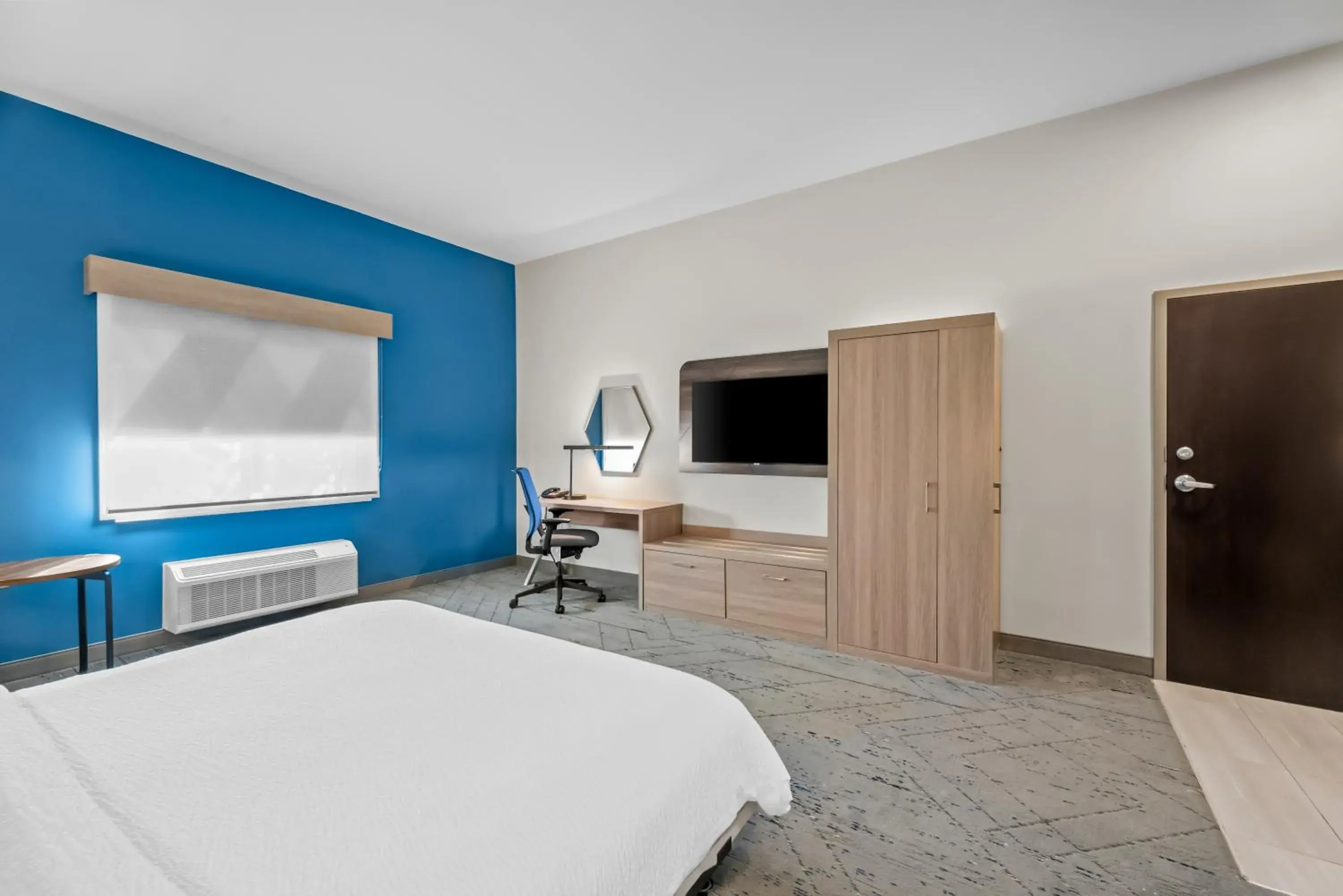 Bed in Holiday Inn Express Monticello by IHG Bed in Holiday Inn Express Monticello by IHG