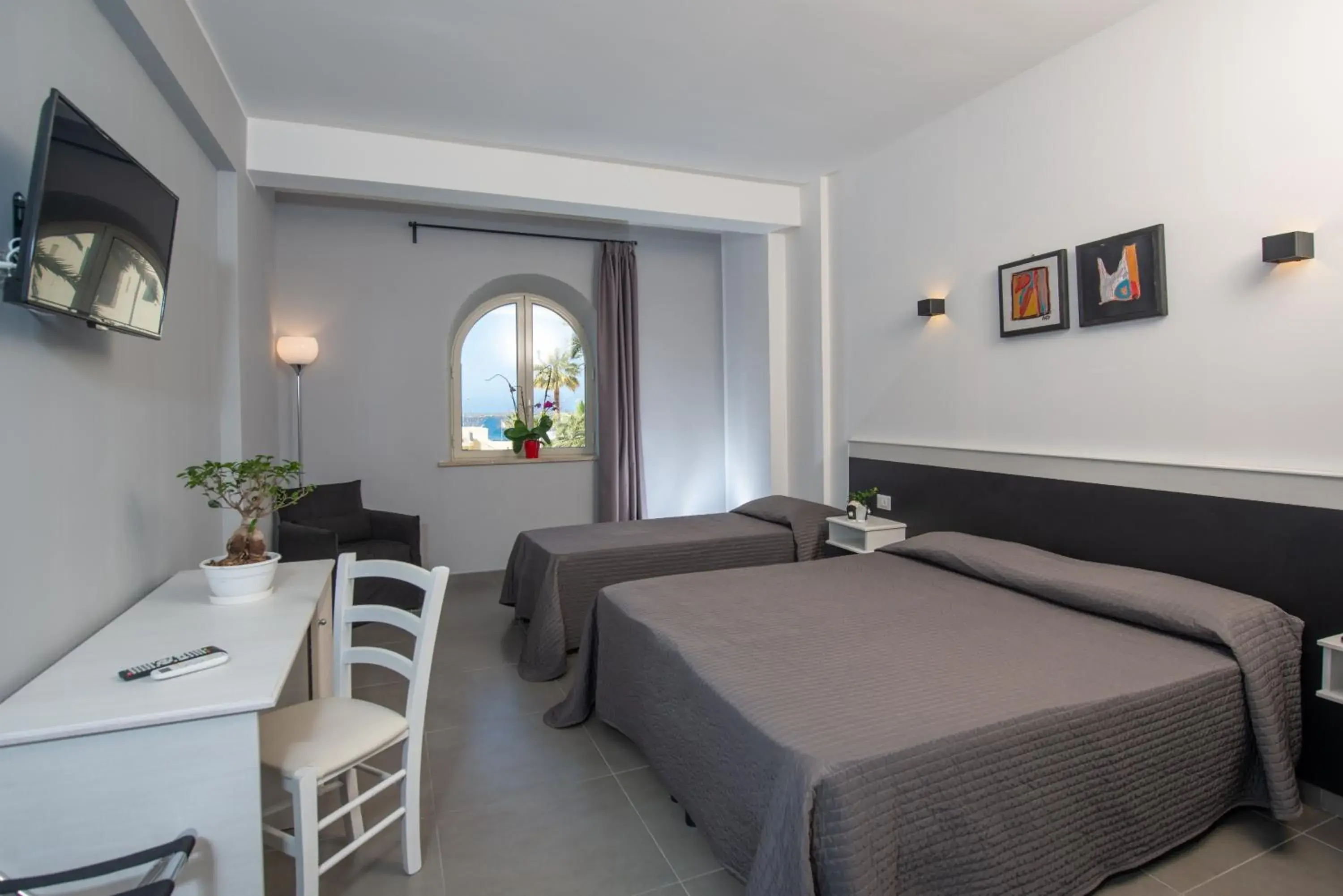 Standard Triple Room in Hotel Hopps Standard Triple Room in Hotel Hopps