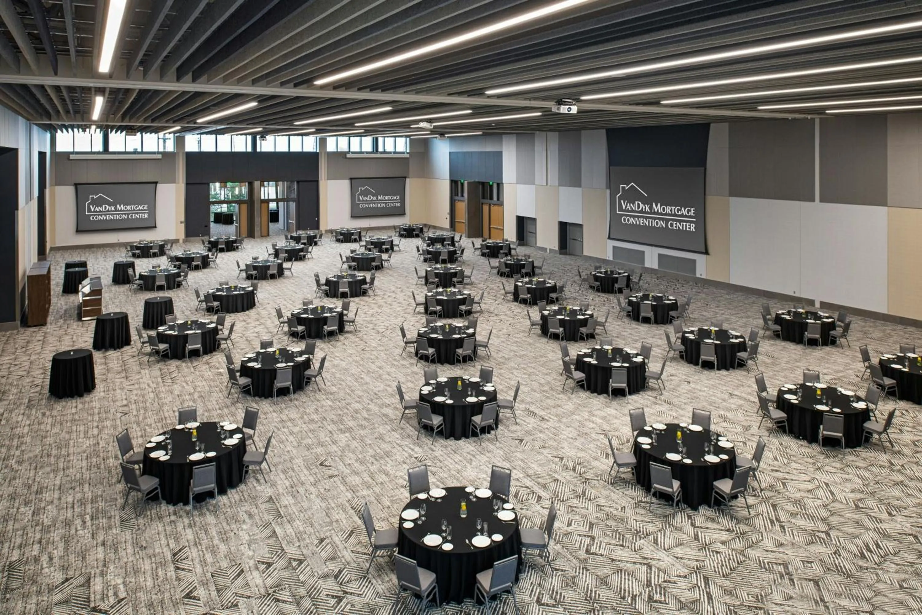 Meeting/conference room in Delta Hotels by Marriott Muskegon Convention Center