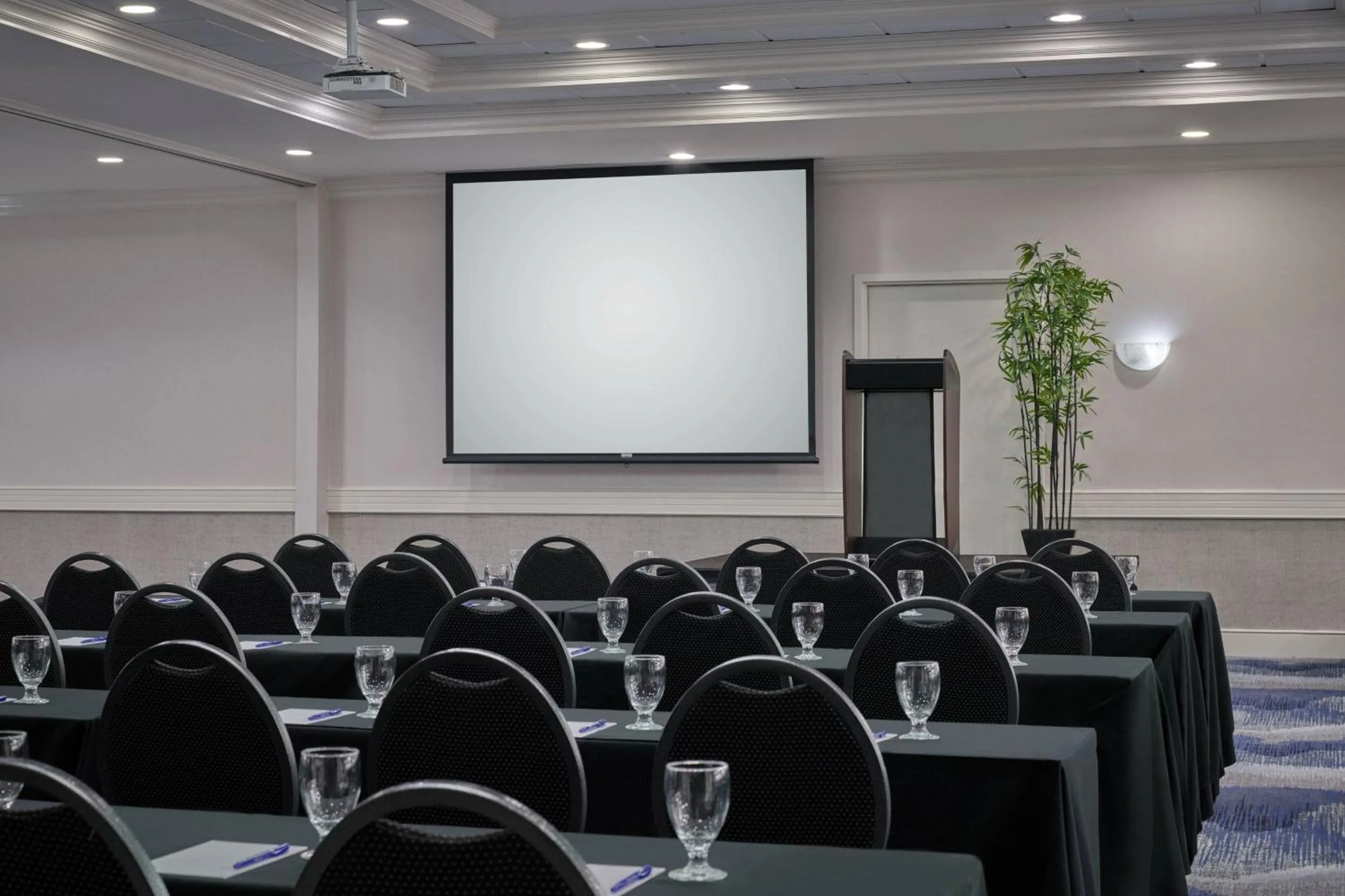 Meeting/conference room in Delta Hotels by Marriott Muskegon Convention Center