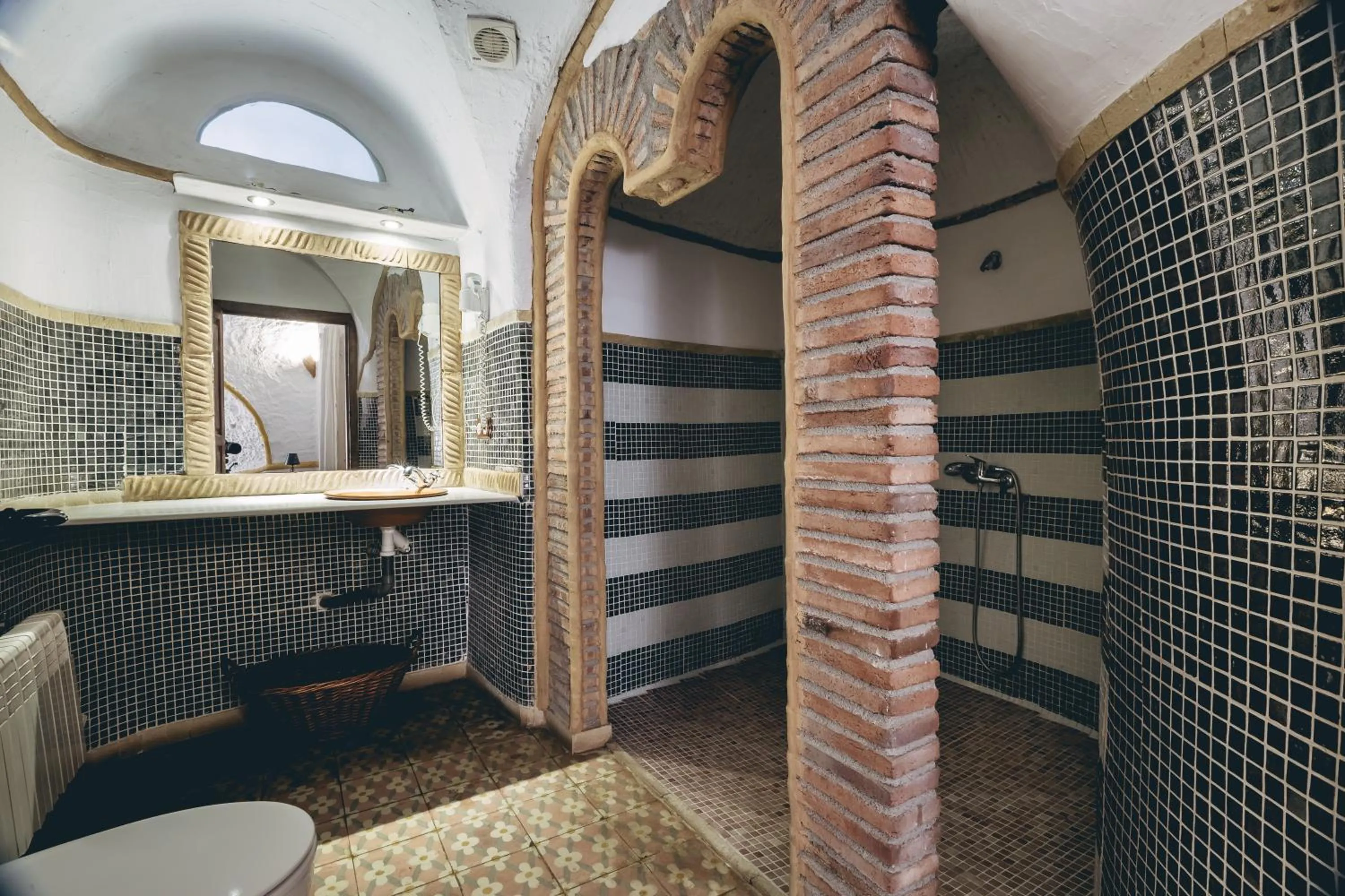 Bathroom in Casas Cueva Tio Tobas Guadix