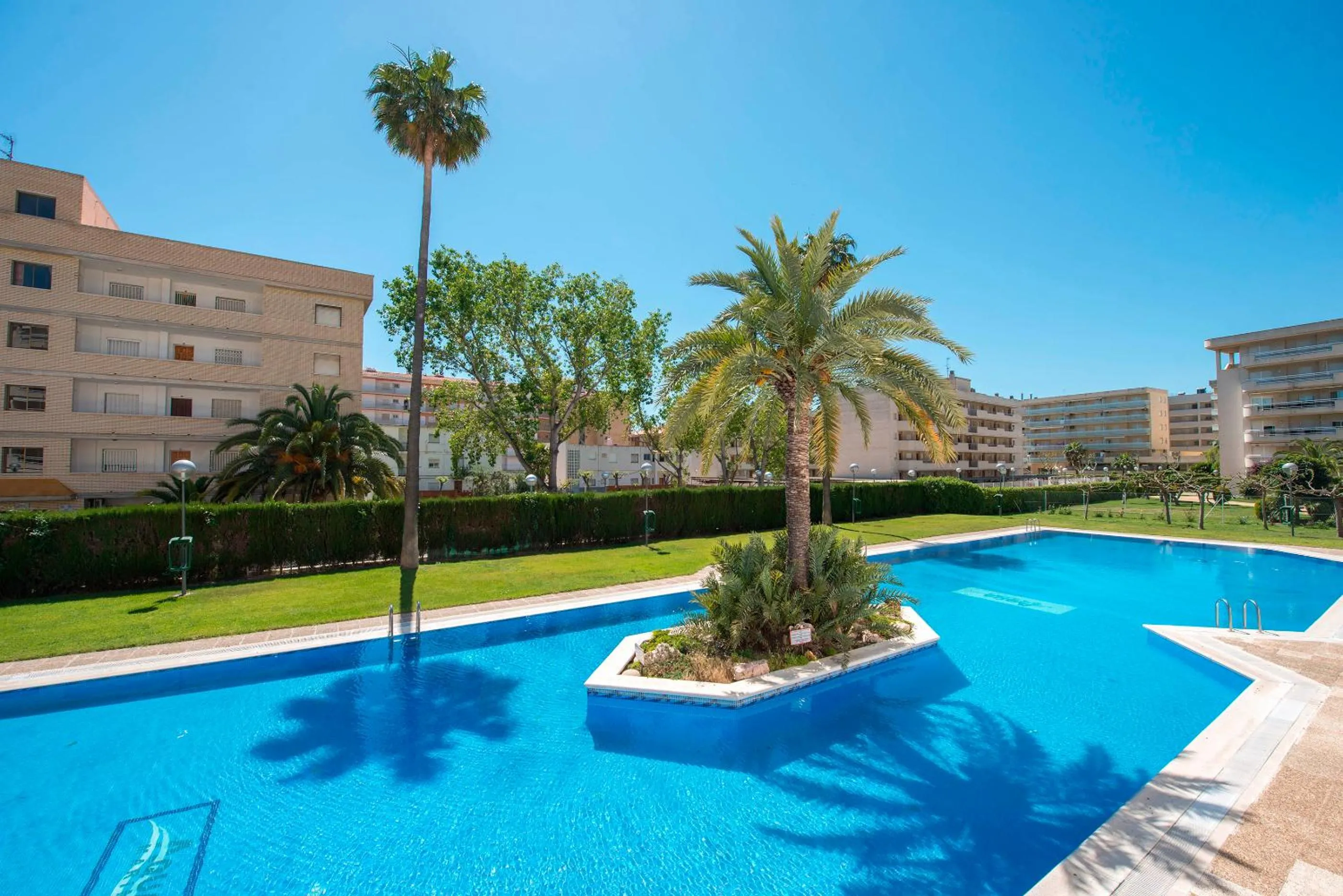 Swimming pool in Ona Aquamarina