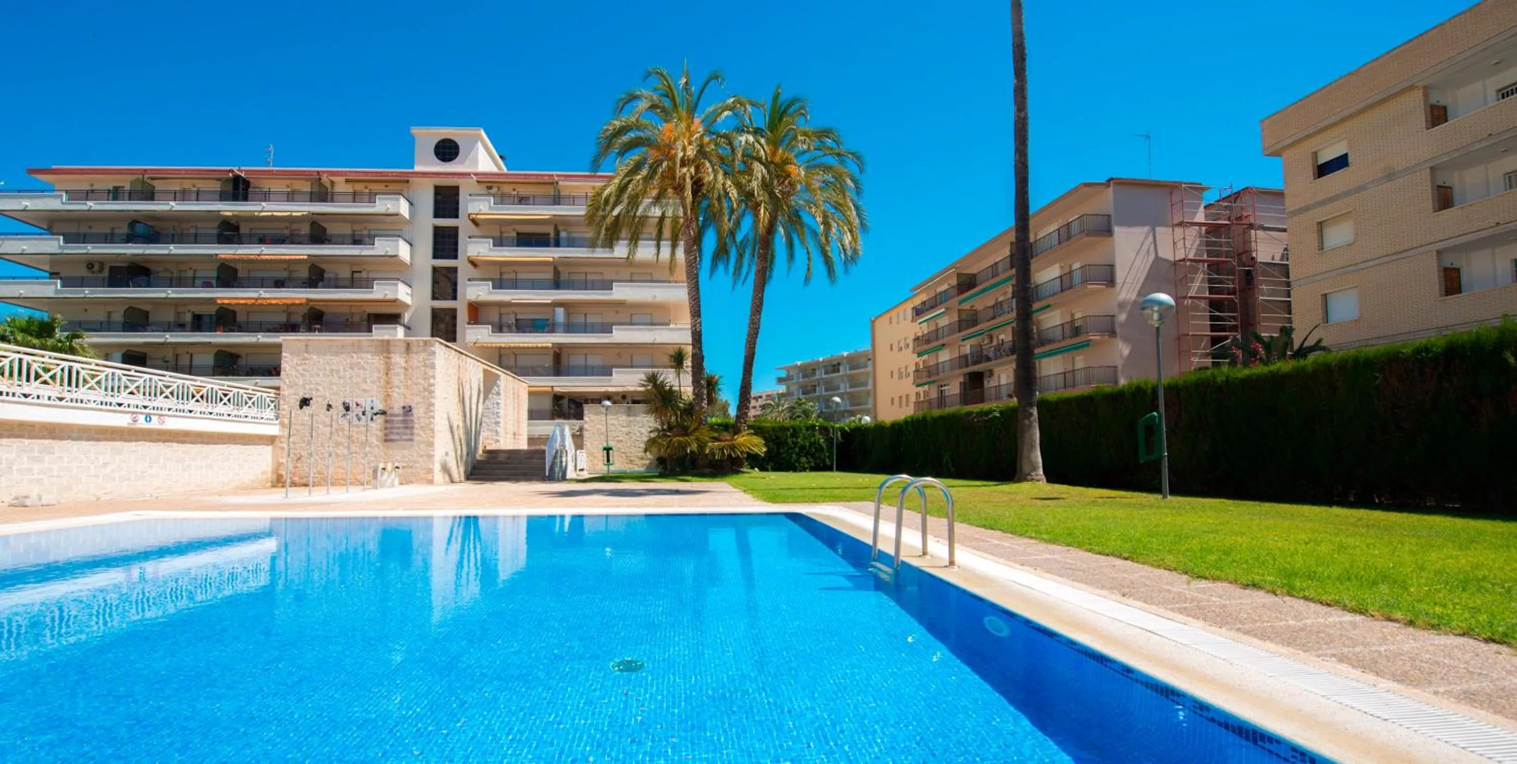Swimming pool in Ona Aquamarina