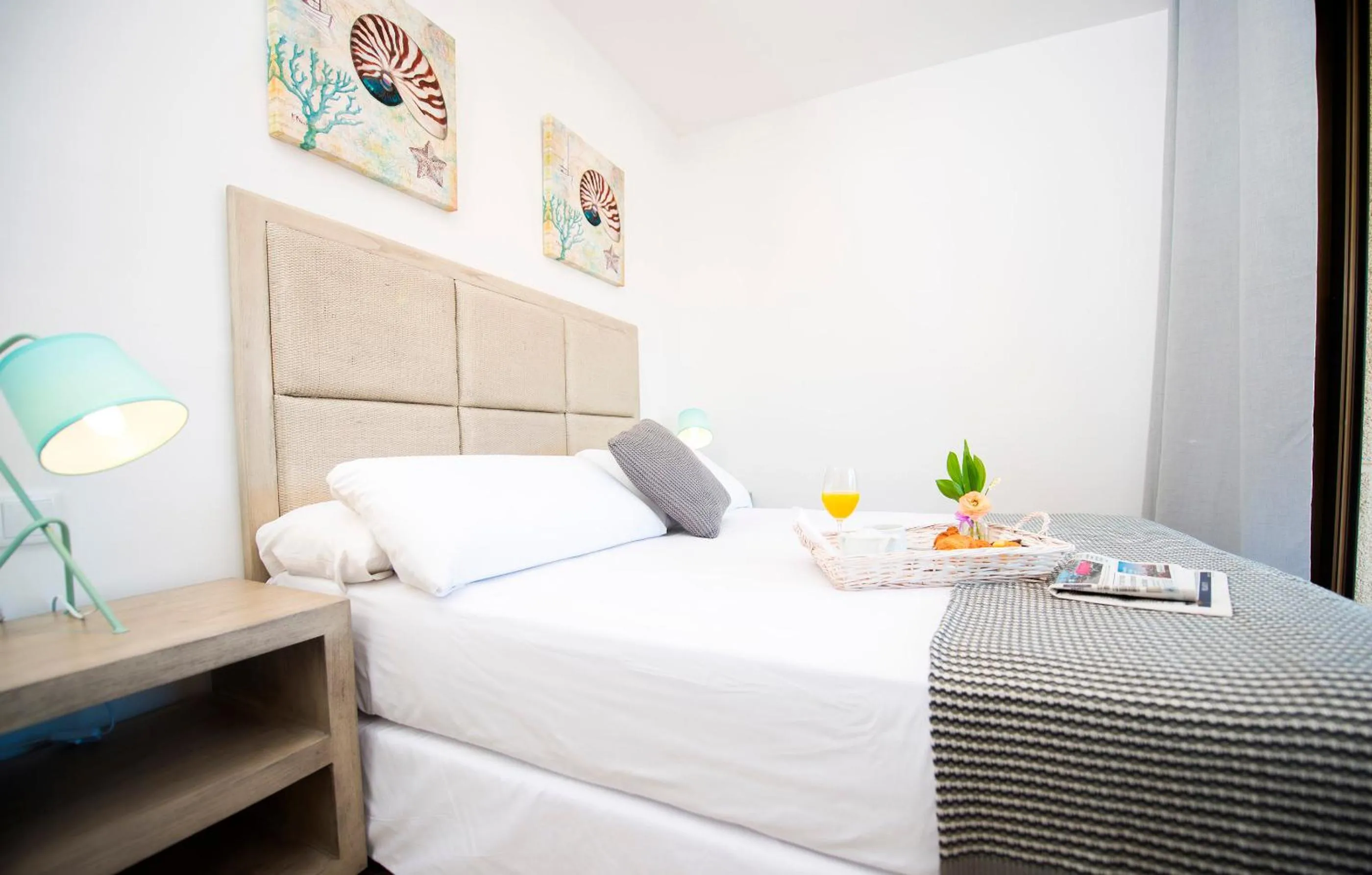 Bed in Ona Aquamarina