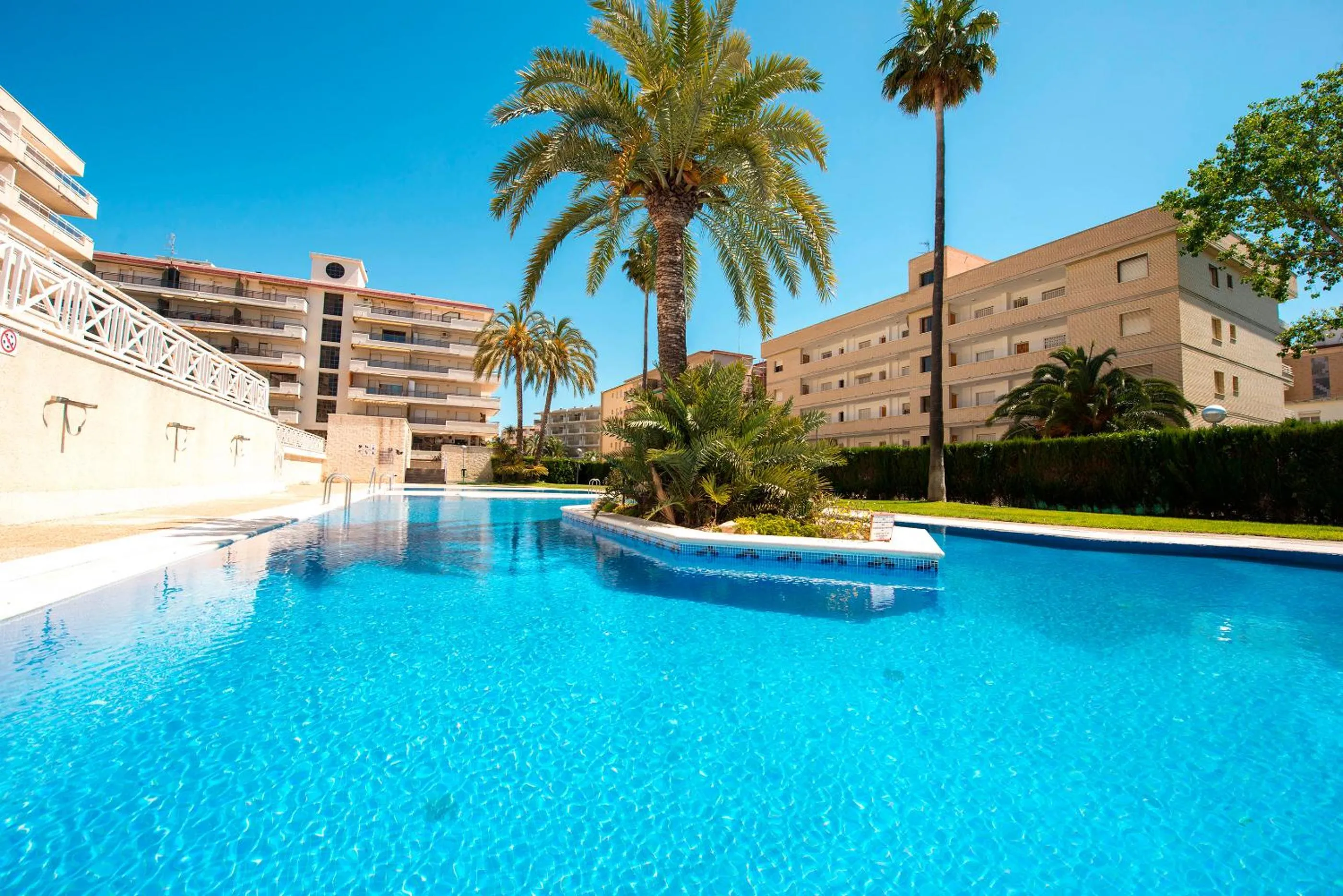 Swimming pool in Ona Aquamarina
