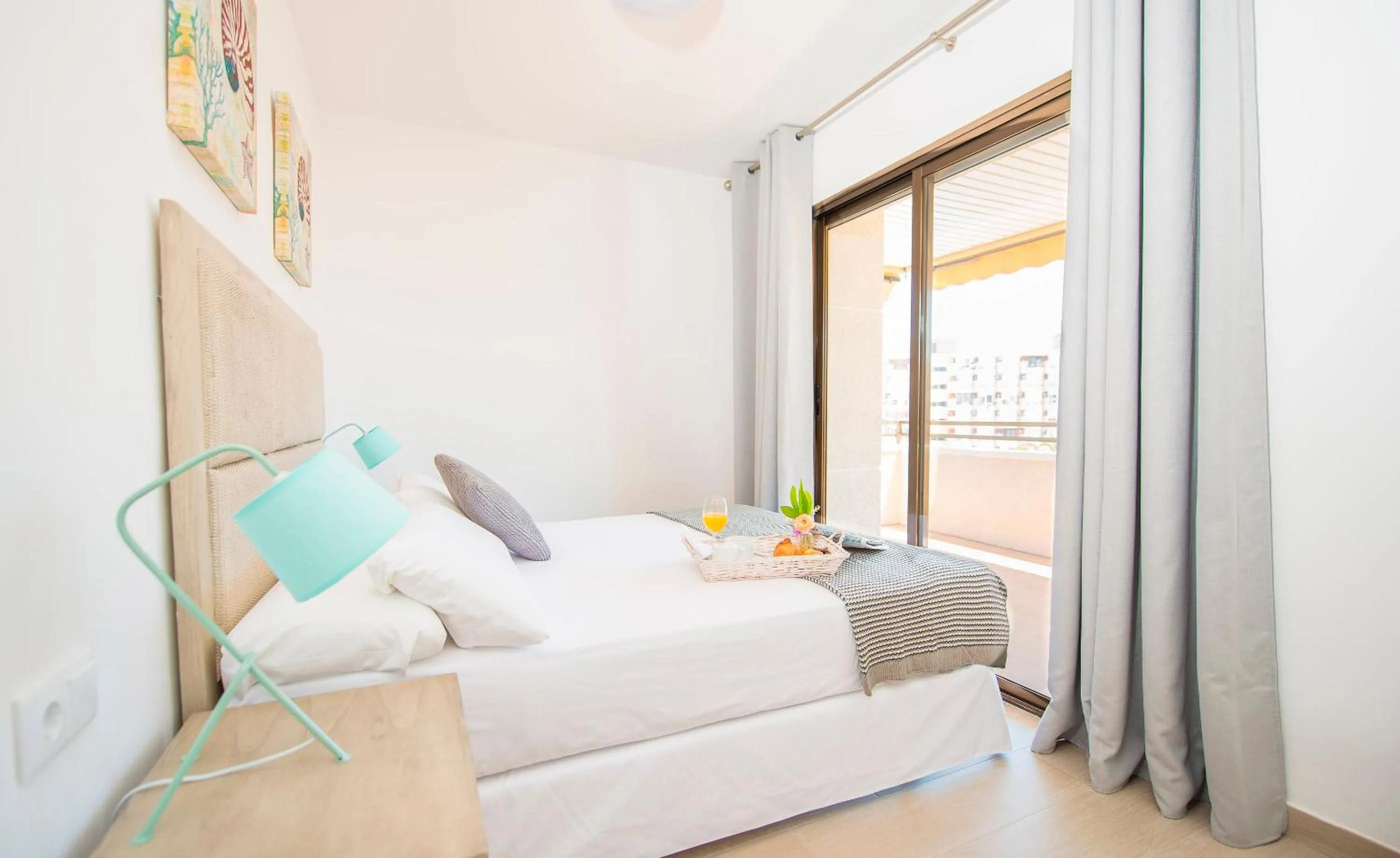 Bed in Ona Aquamarina