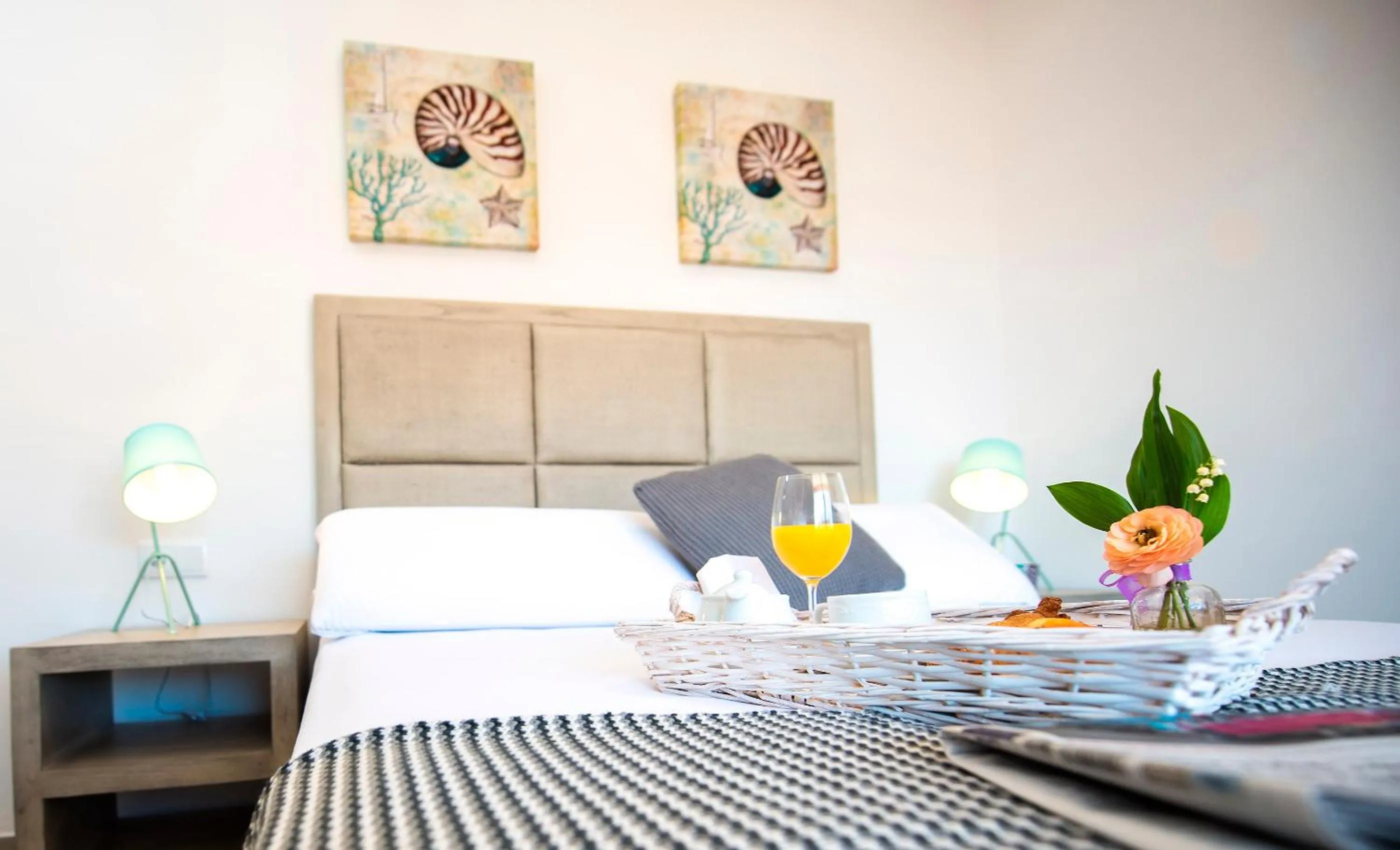 Bed in Ona Aquamarina