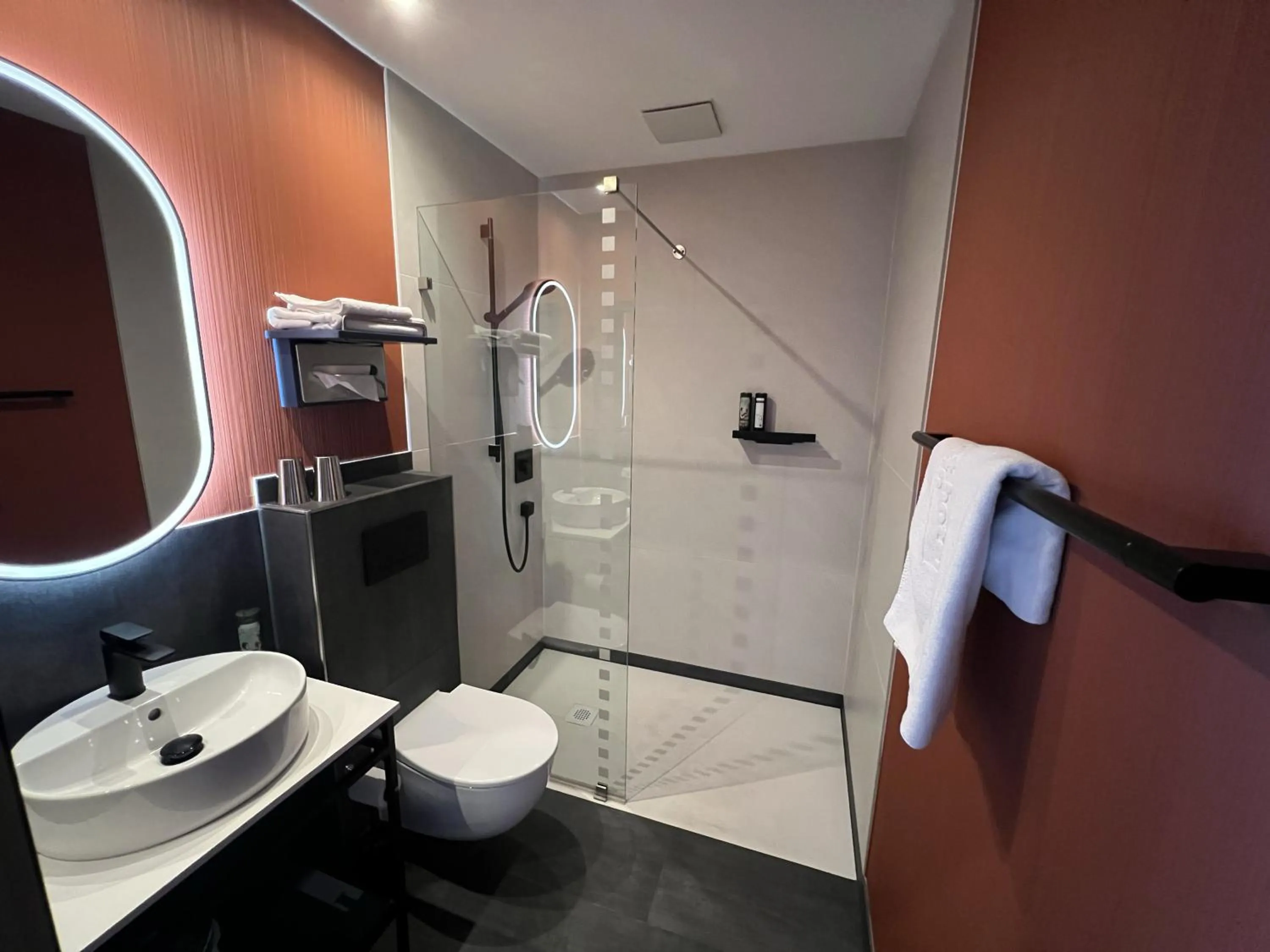 Bathroom in Lint Hotel Köln