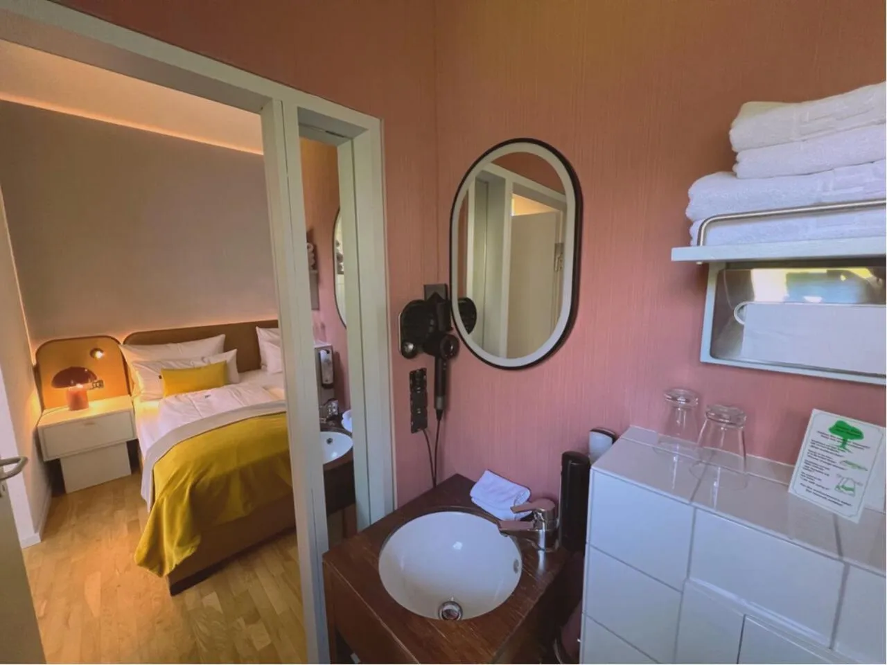 Bathroom, Bed in Lint Hotel Köln