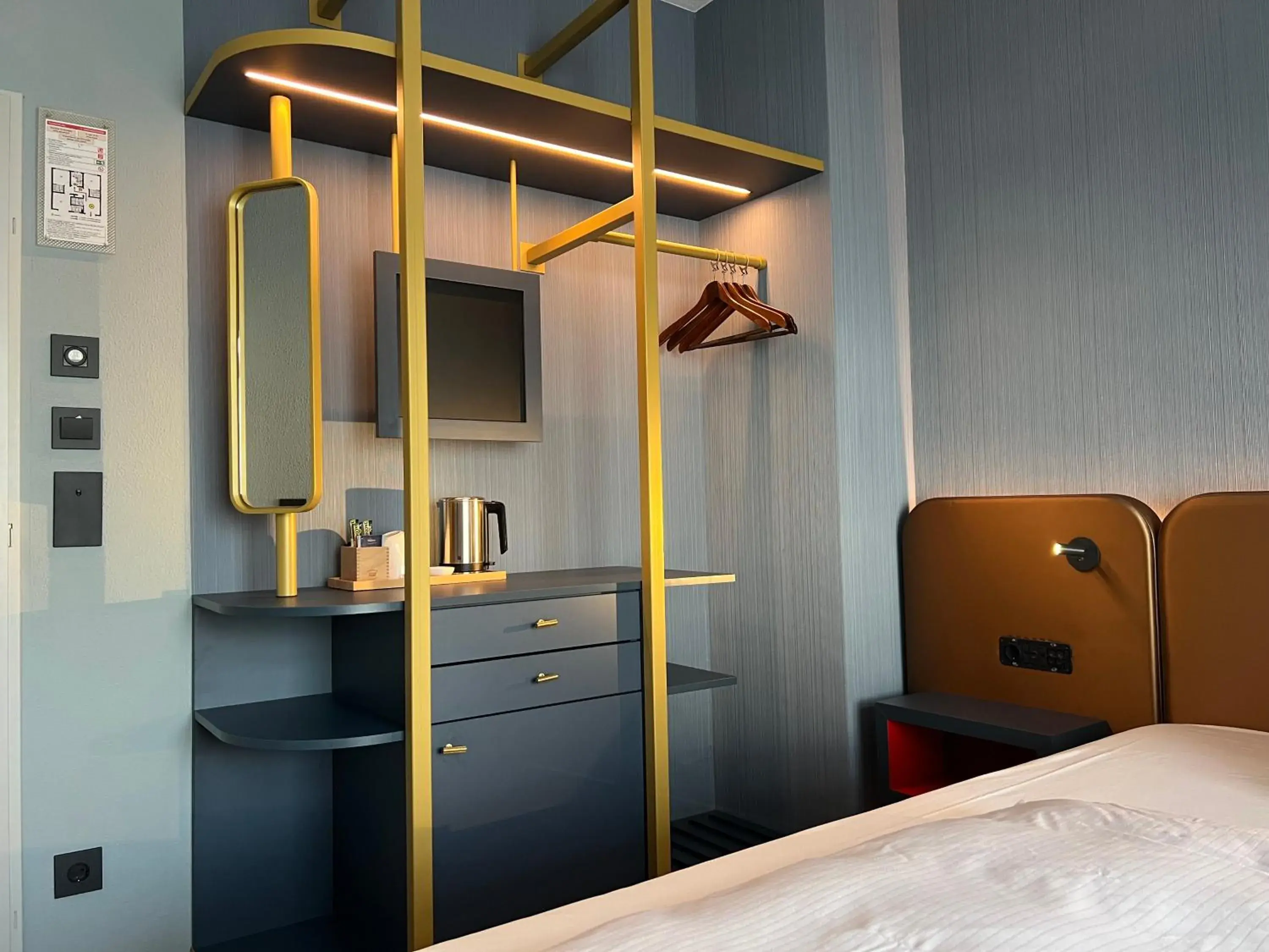 Photo of the whole room, Bed in Lint Hotel Köln Photo of the whole room, Bed in Lint Hotel Köln