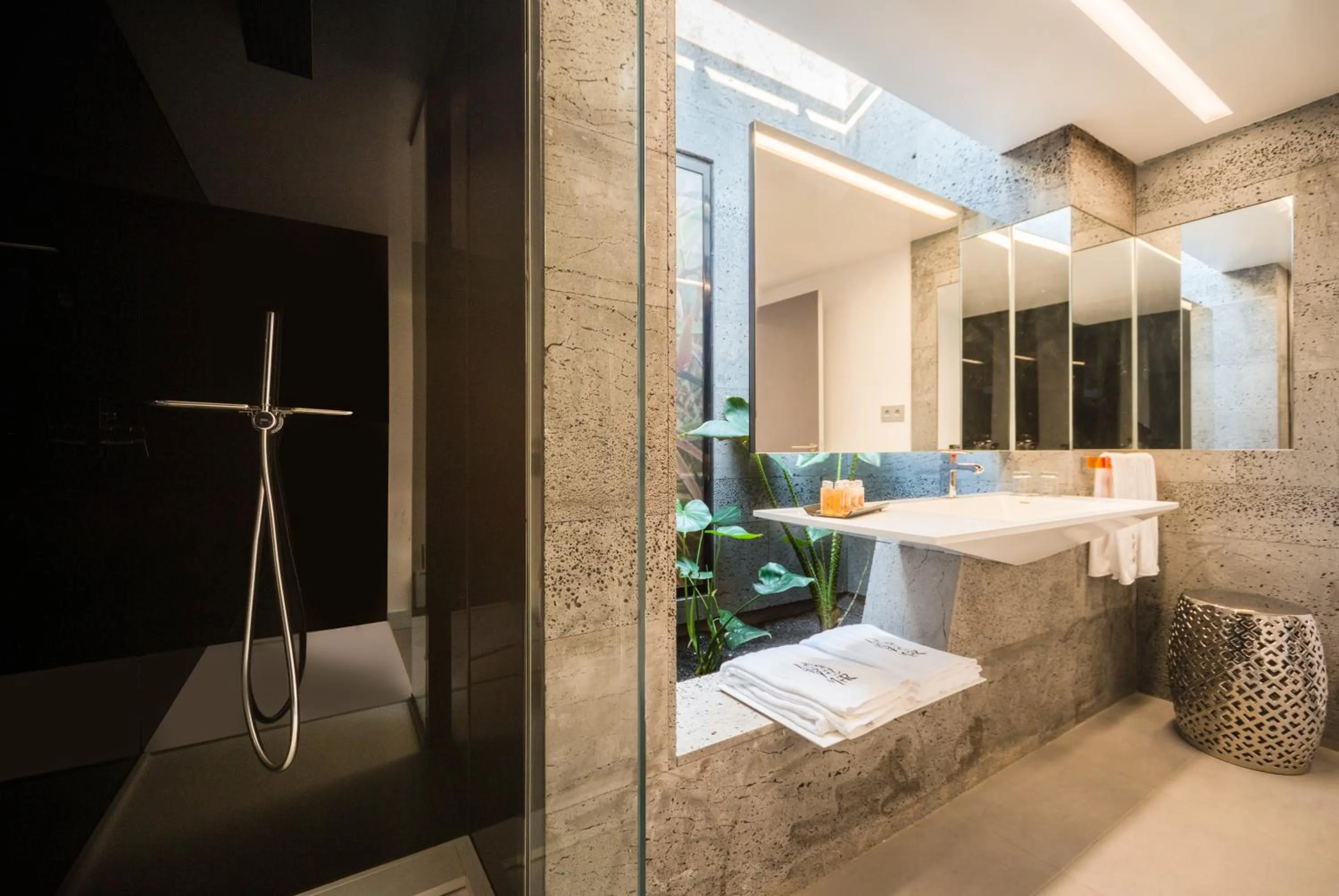 Bathroom in La Isla y el Mar, Hotel Boutique