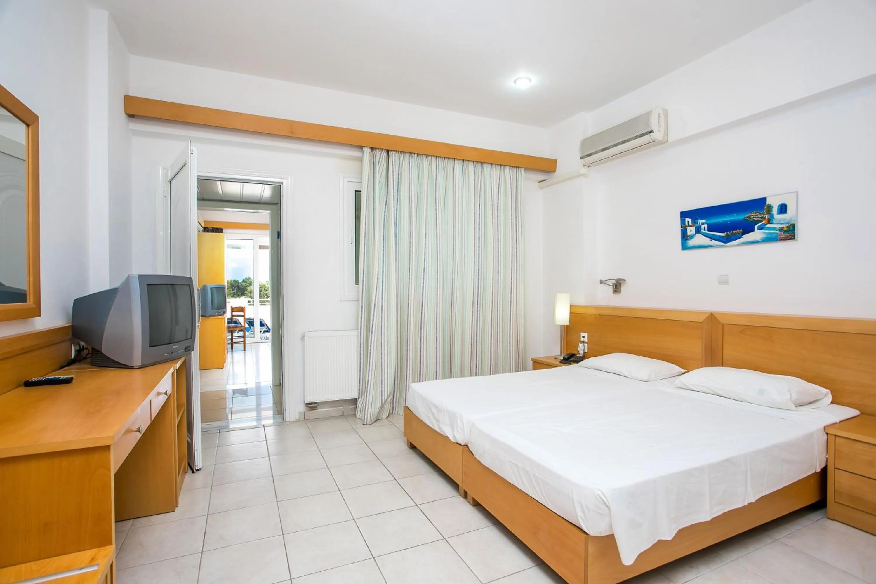 Bedroom, Bed in Mon Repos Hotel