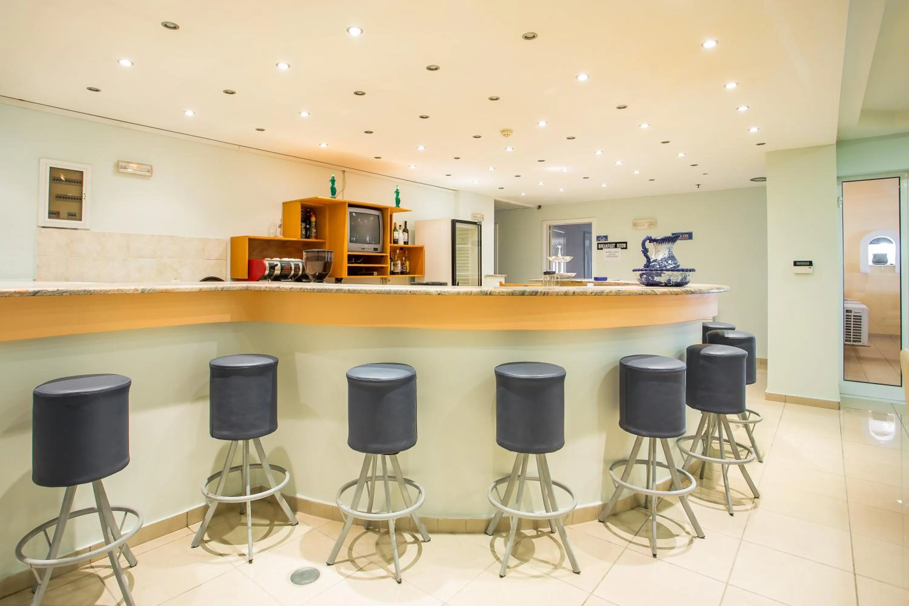 Lounge or bar in Mon Repos Hotel