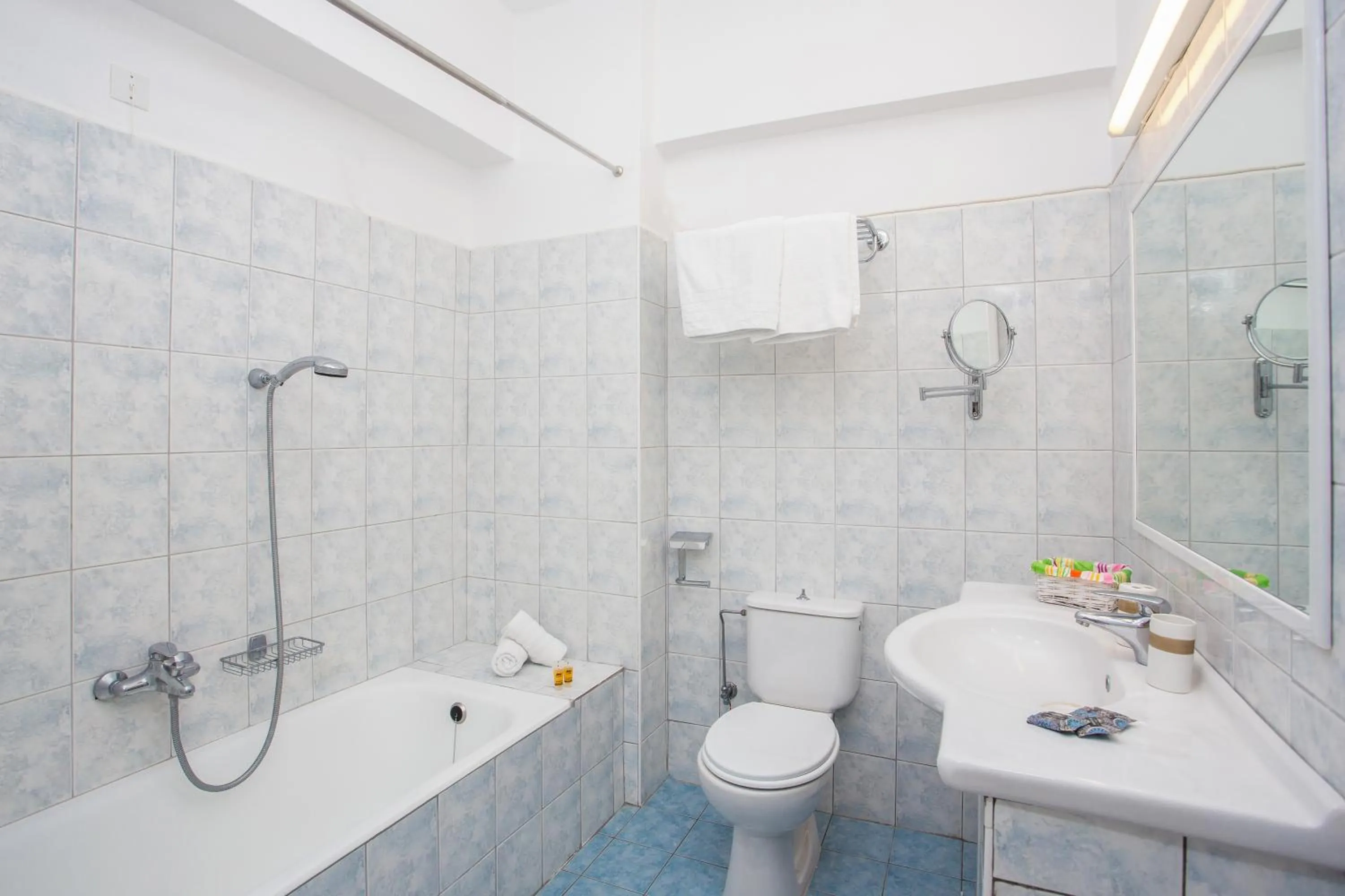 Shower in Mon Repos Hotel