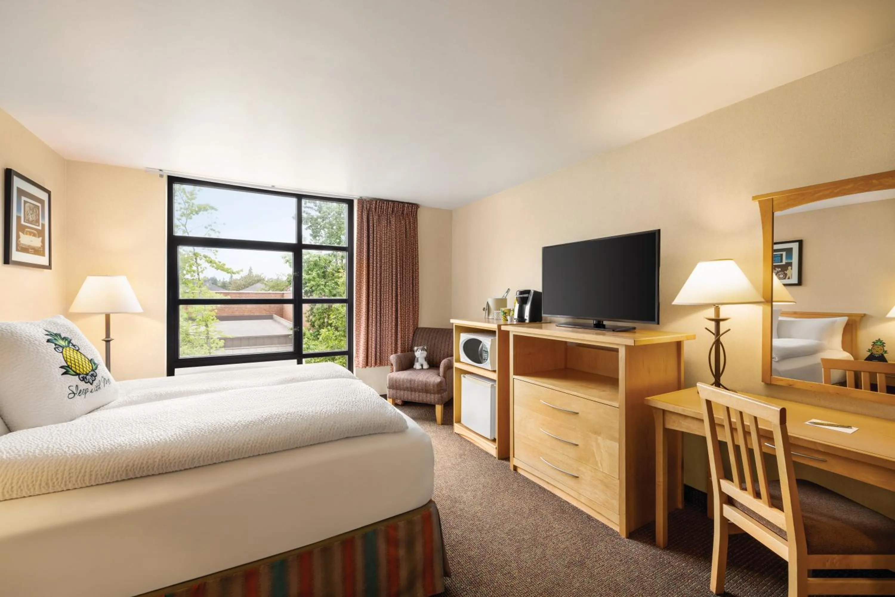 Bedroom, Bed in Staypineapple, University Inn, University District Seattle