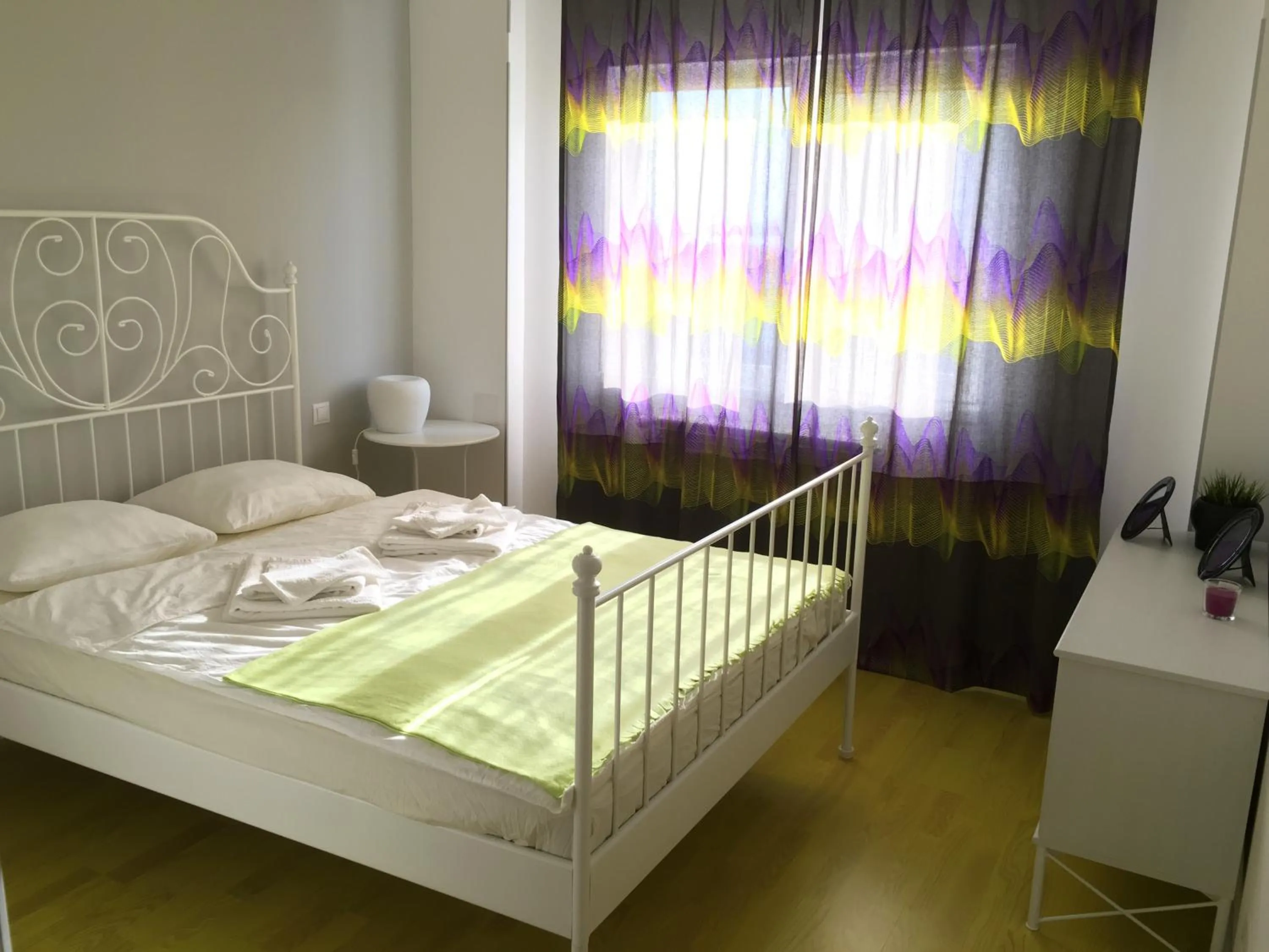 Photo of the whole room, Bed in New Central Roof top view