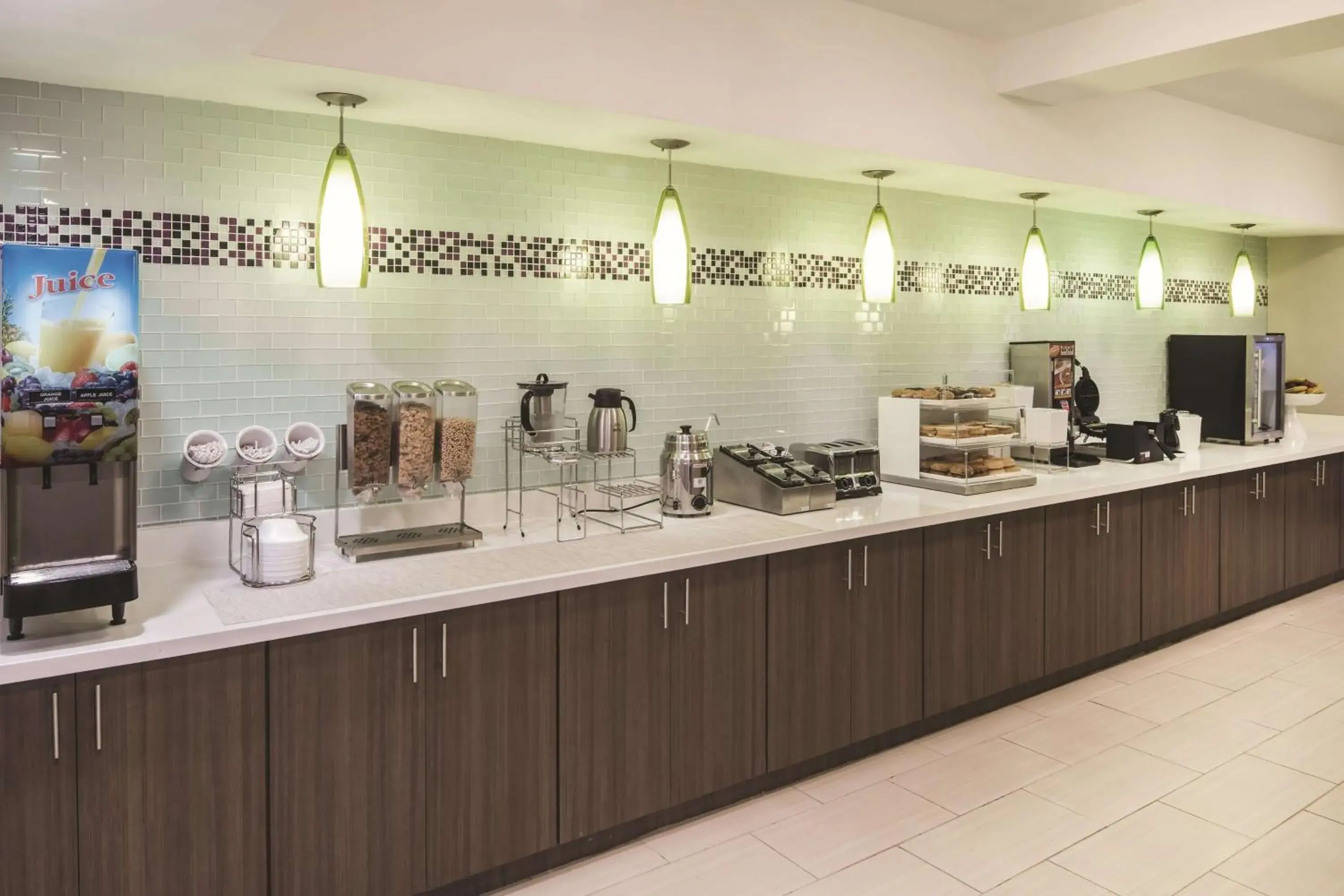 Restaurant/places to eat in La Quinta by Wyndham Milledgeville Restaurant/places to eat in La Quinta by Wyndham Milledgeville