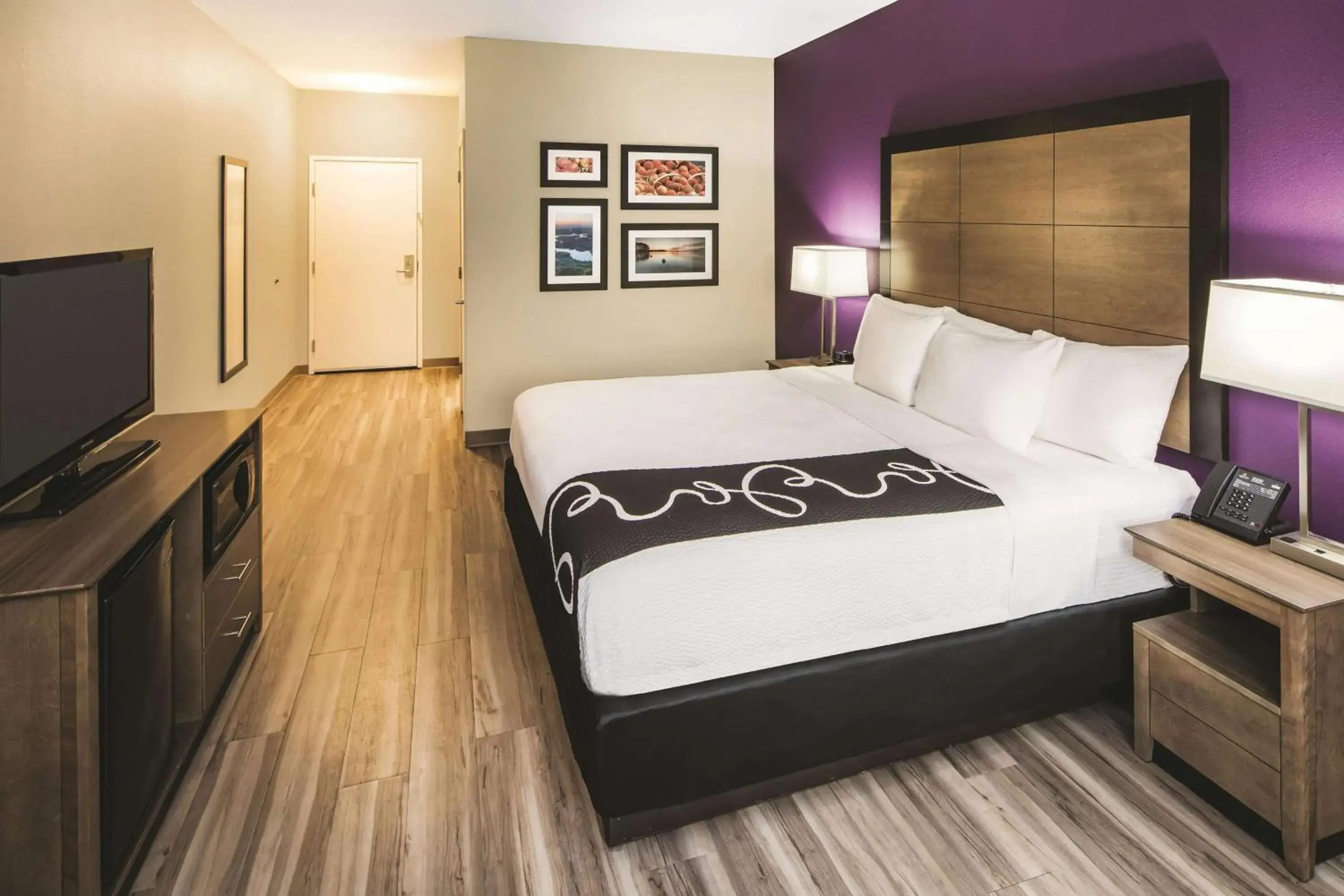 Photo of the whole room, Bed in La Quinta by Wyndham Milledgeville Photo of the whole room, Bed in La Quinta by Wyndham Milledgeville