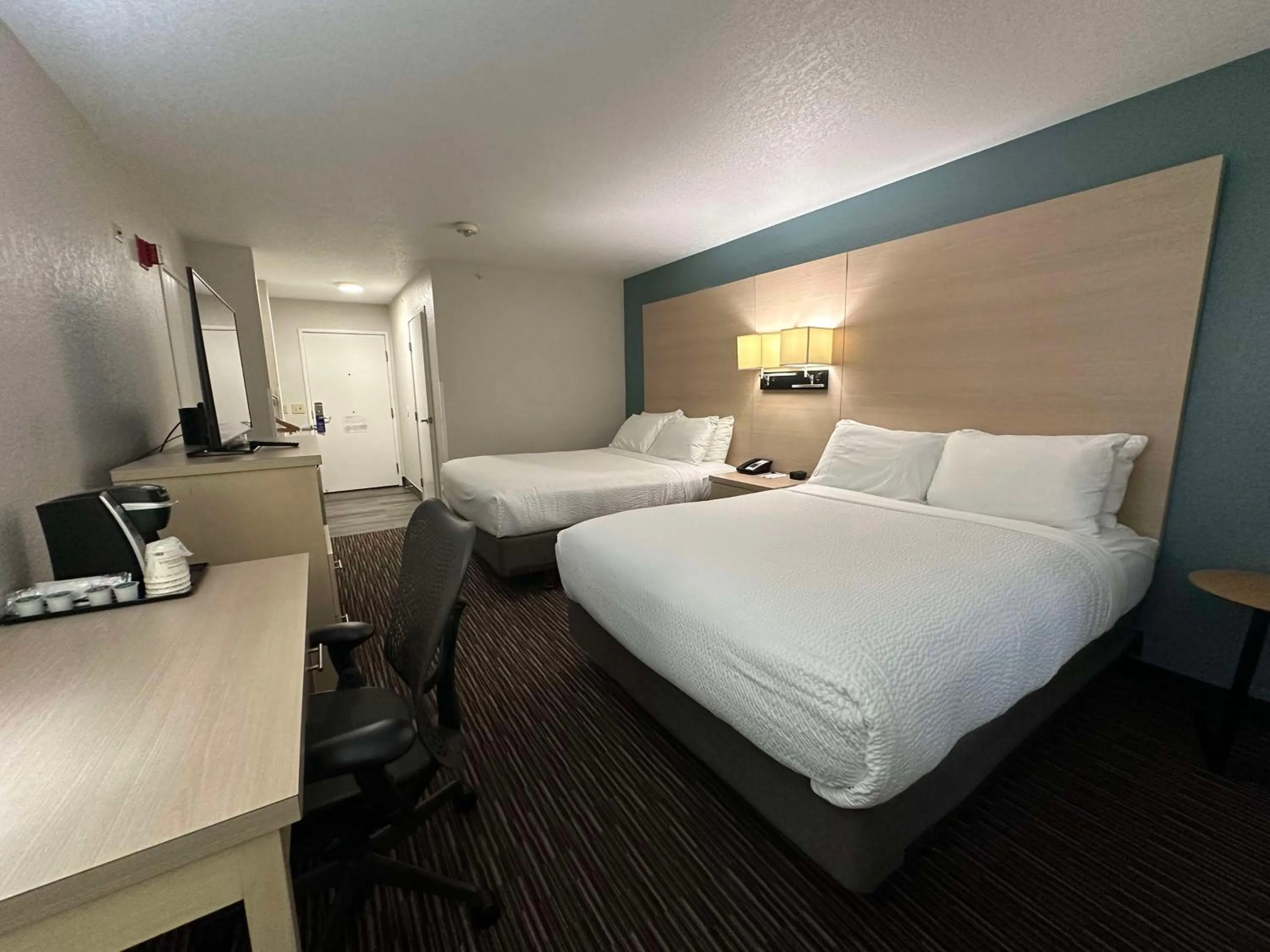 Bedroom, Bed in Best Western Watertown