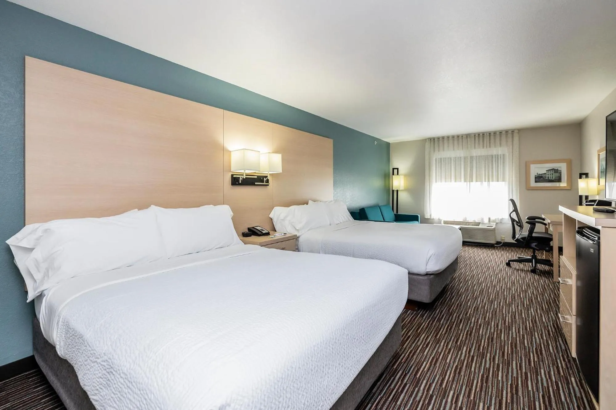 Bed in Best Western Watertown